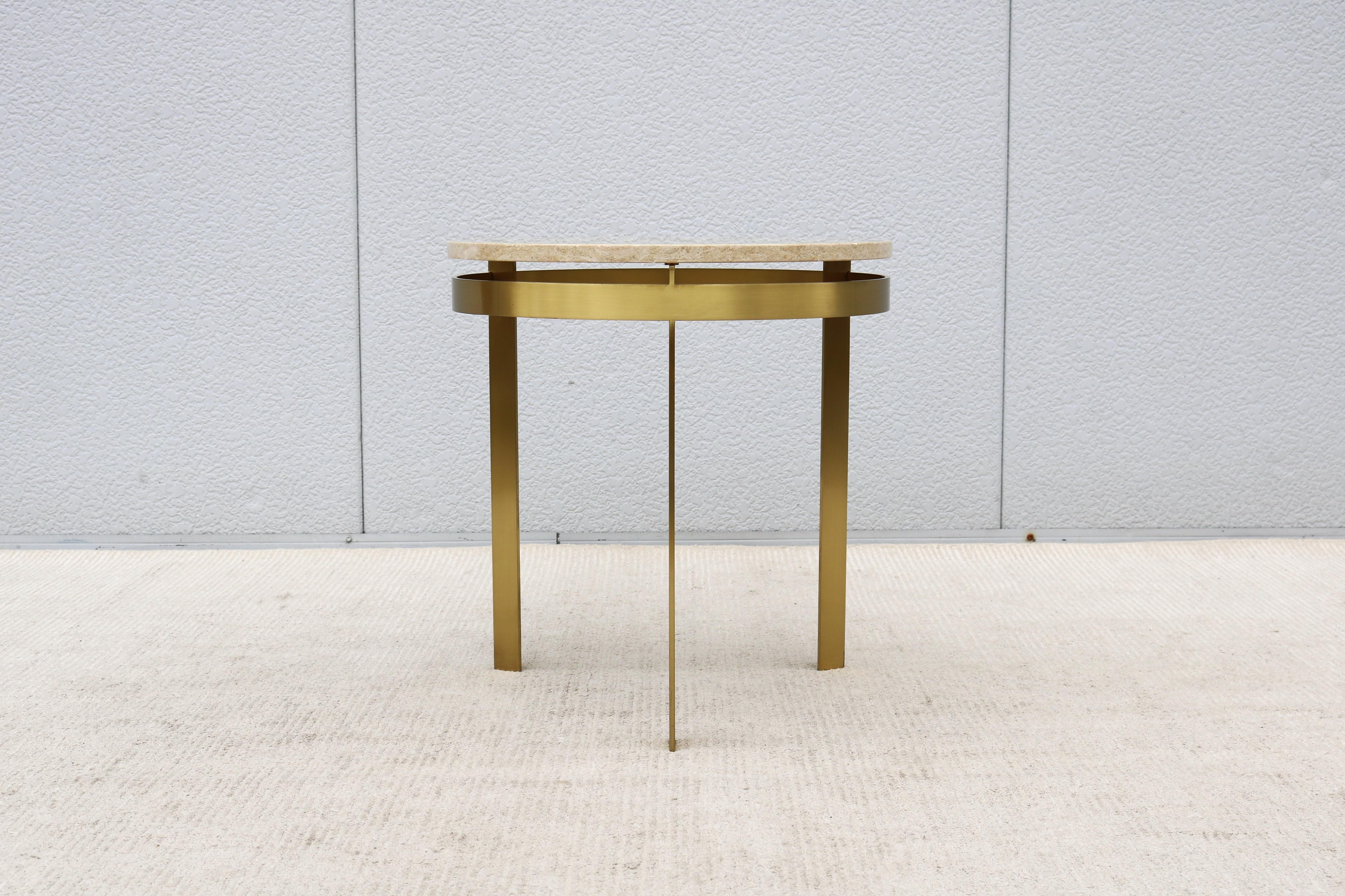 Mesa auxiliar trípode vintage de mediados de siglo, de mármol y metal acabado en latón Estadounidense en venta