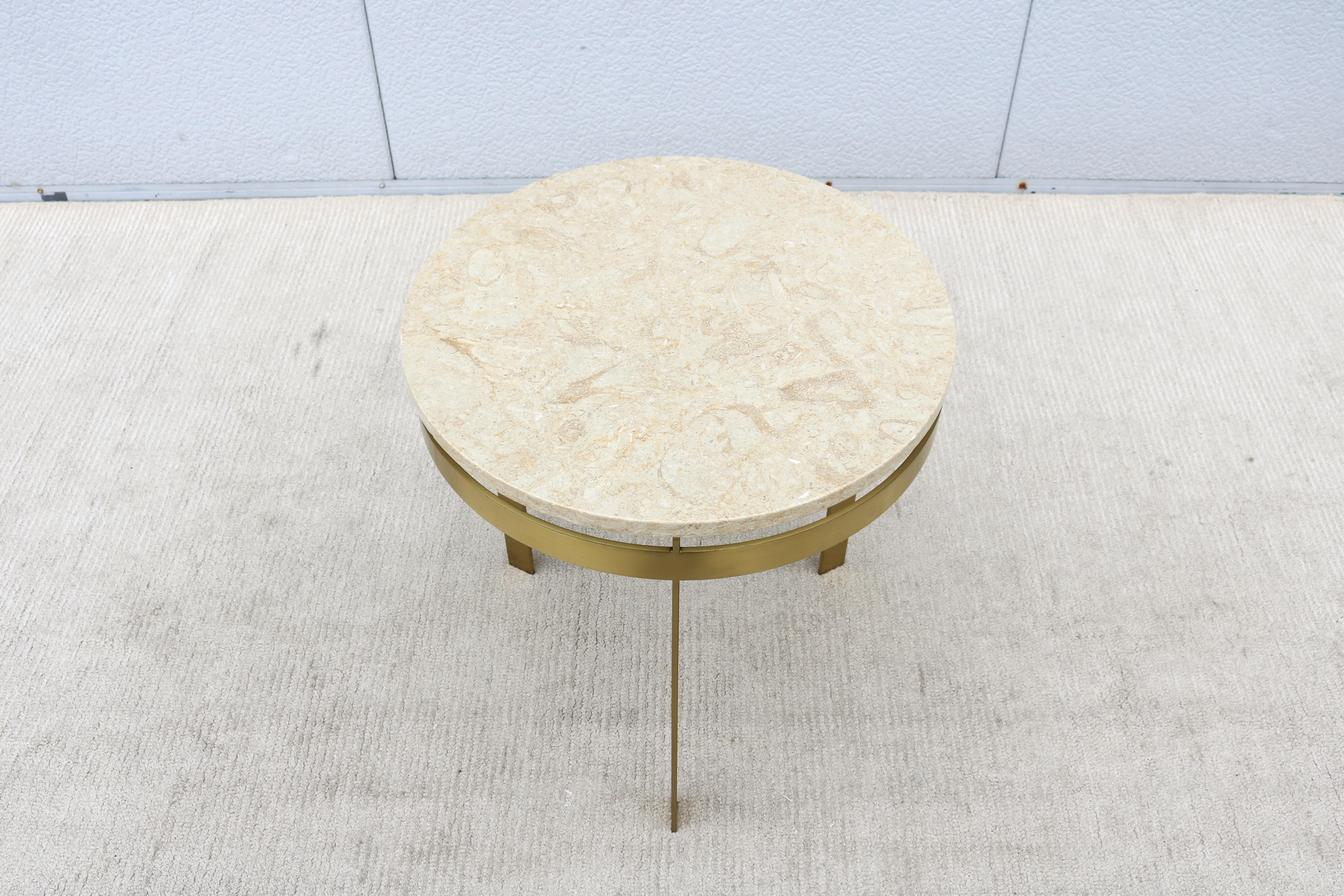 Mesa auxiliar trípode vintage de mediados de siglo, de mármol y metal acabado en latón en Bueno estado para la venta en Secaucus, NJ