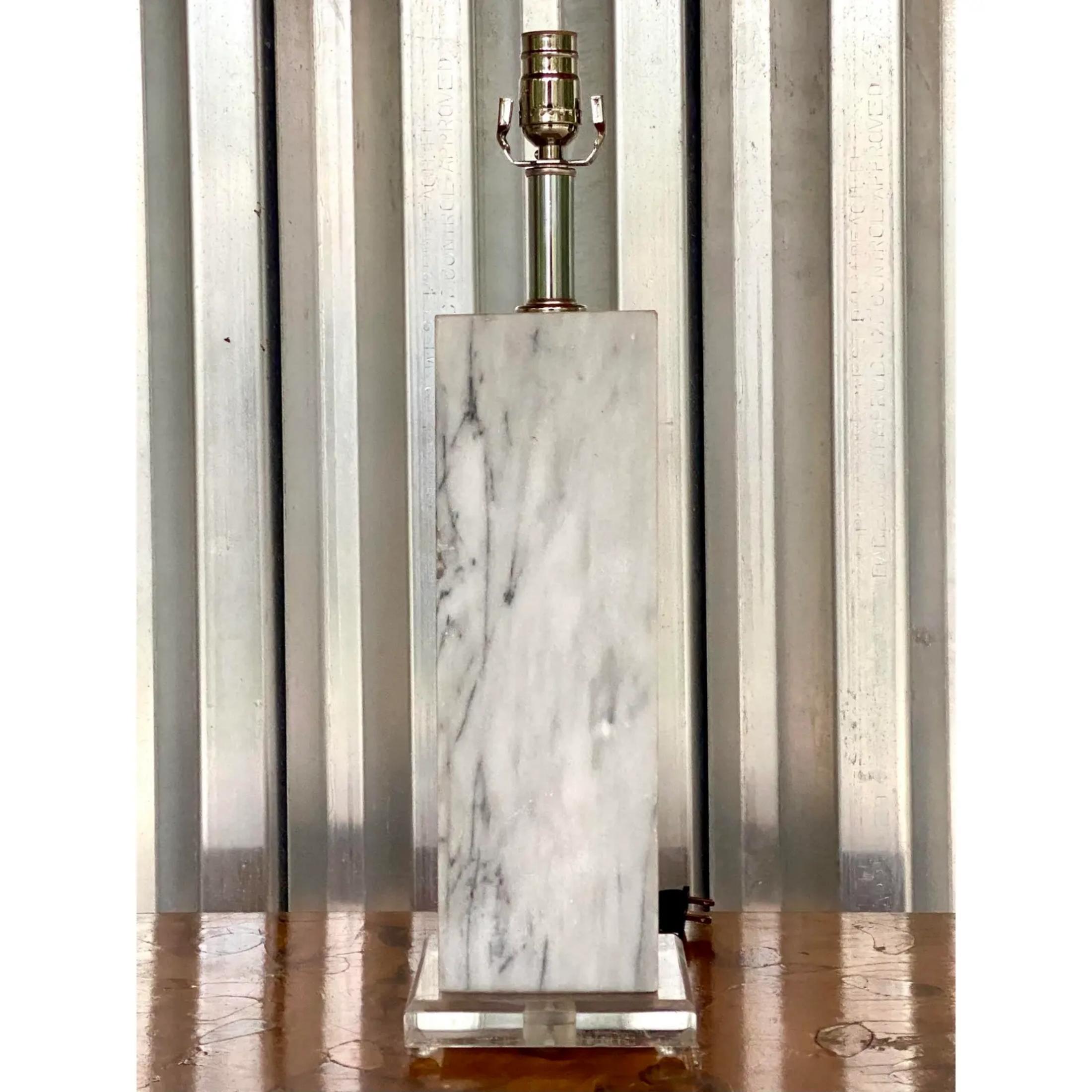 Vintage Mid-Century Modern Marble Block Lamp on Lucite Plinth In Good Condition For Sale In west palm beach, FL