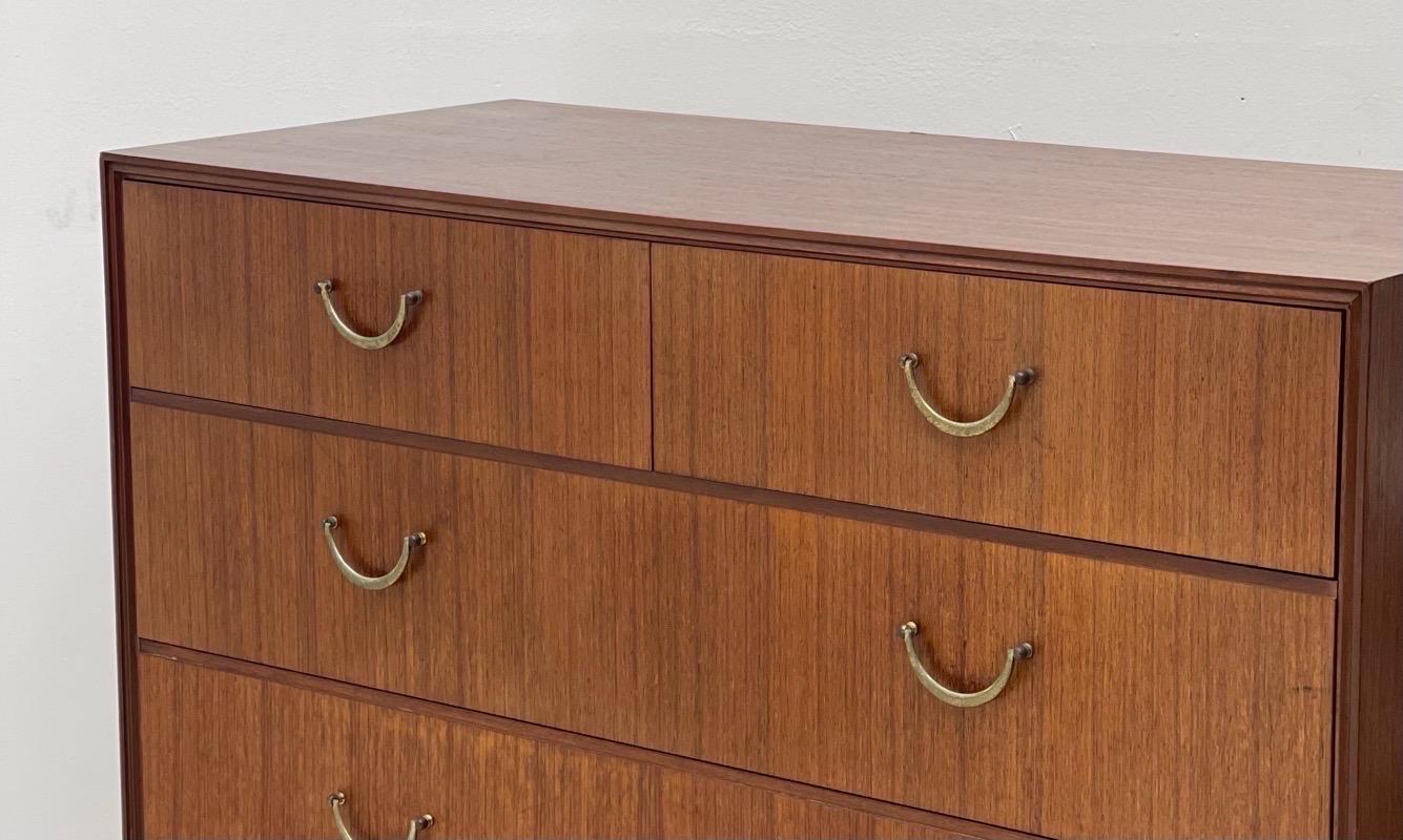 Vintage Mid-Century Modern Mere-Dew Style 5 Drawer Dresser Cabinet Storage In Good Condition For Sale In Seattle, WA