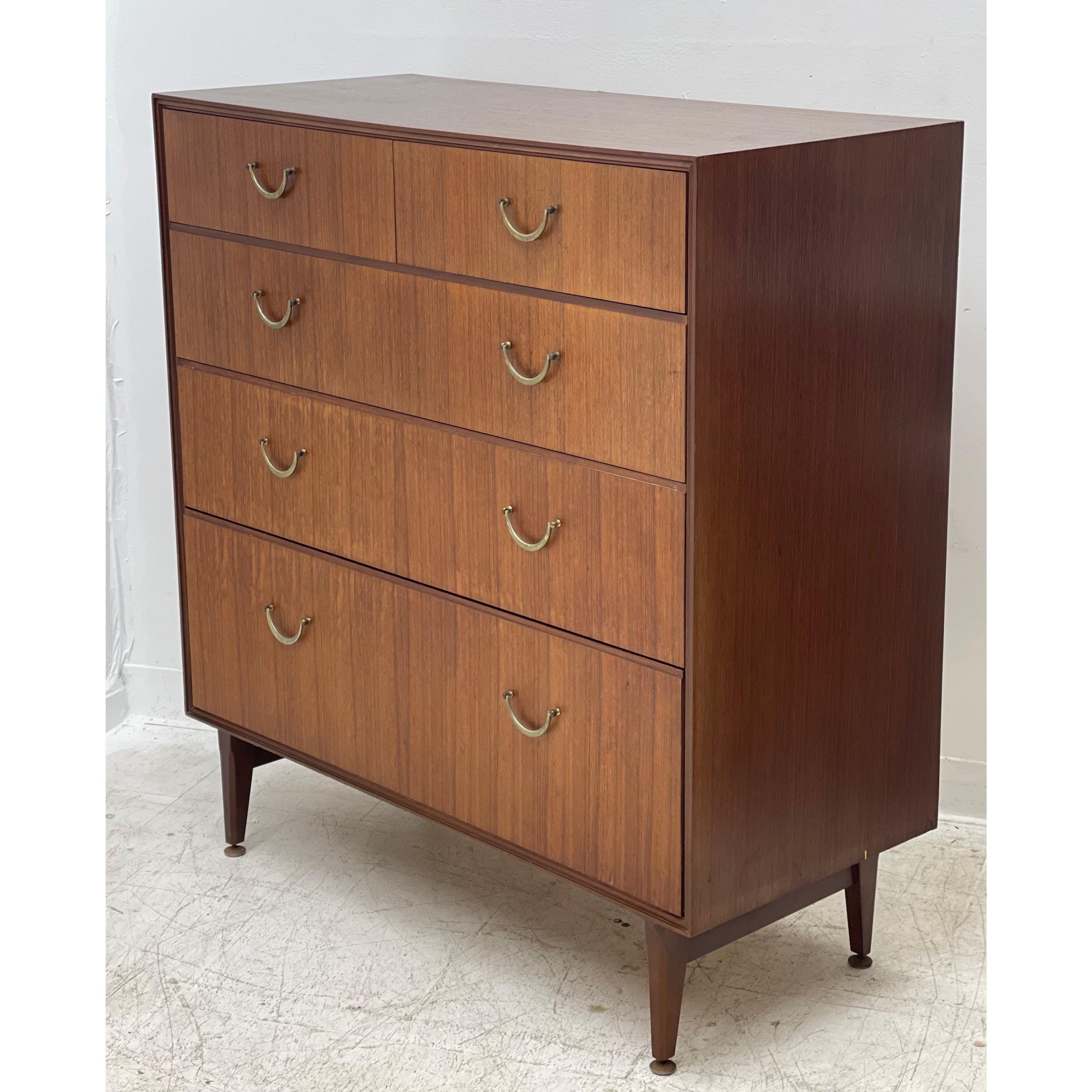 Mid-Century Modern Commode à 5 tiroirs moderne mi-siècle moderne style Mere-dew, importée du Royaume-Uni en vente