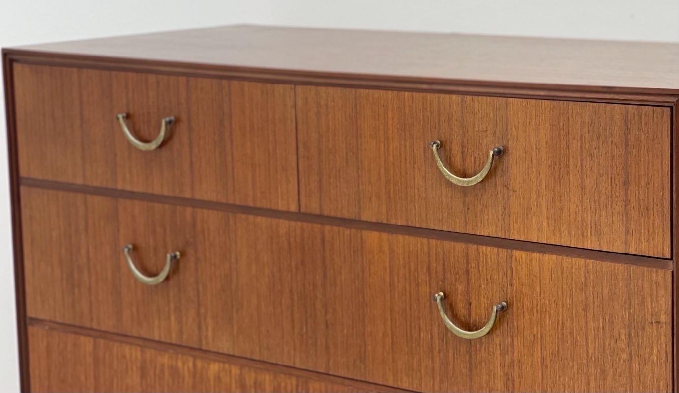 Late 20th Century Vintage Mid-Century Modern Mere-Dew Style 5 Drawer Dresser Cabinet Storage For Sale