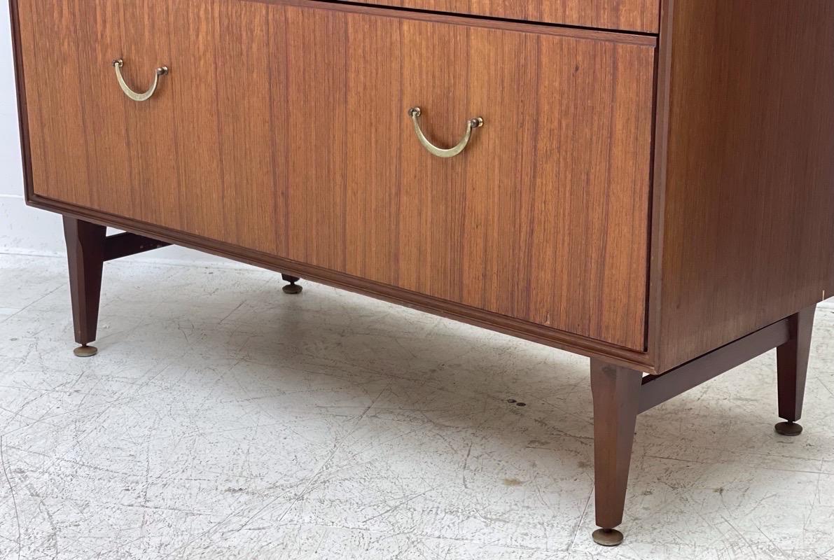 Wood Vintage Mid-Century Modern Mere-Dew Style 5 Drawer Dresser Cabinet Storage For Sale