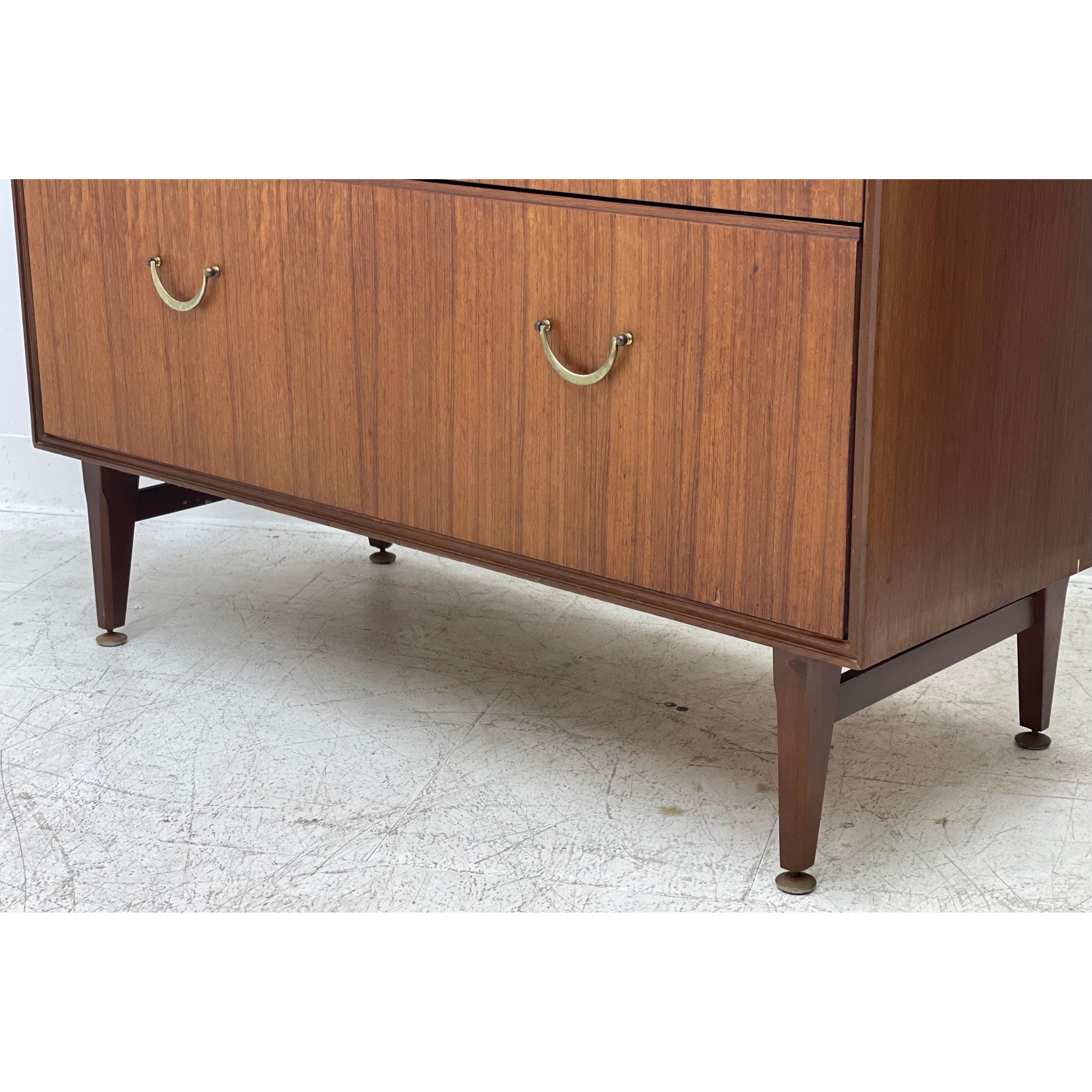 Fin du 20e siècle Commode à 5 tiroirs moderne mi-siècle moderne style Mere-dew, importée du Royaume-Uni en vente