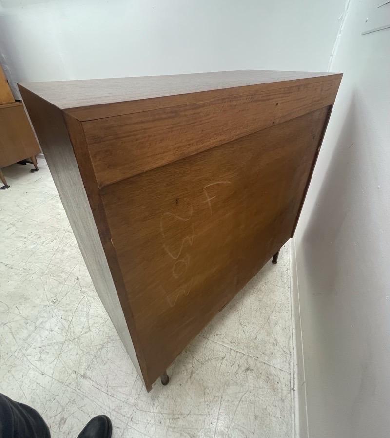 Vintage Mid-Century Modern Mere-Dew Style 5 Drawer Dresser Cabinet Storage For Sale 1