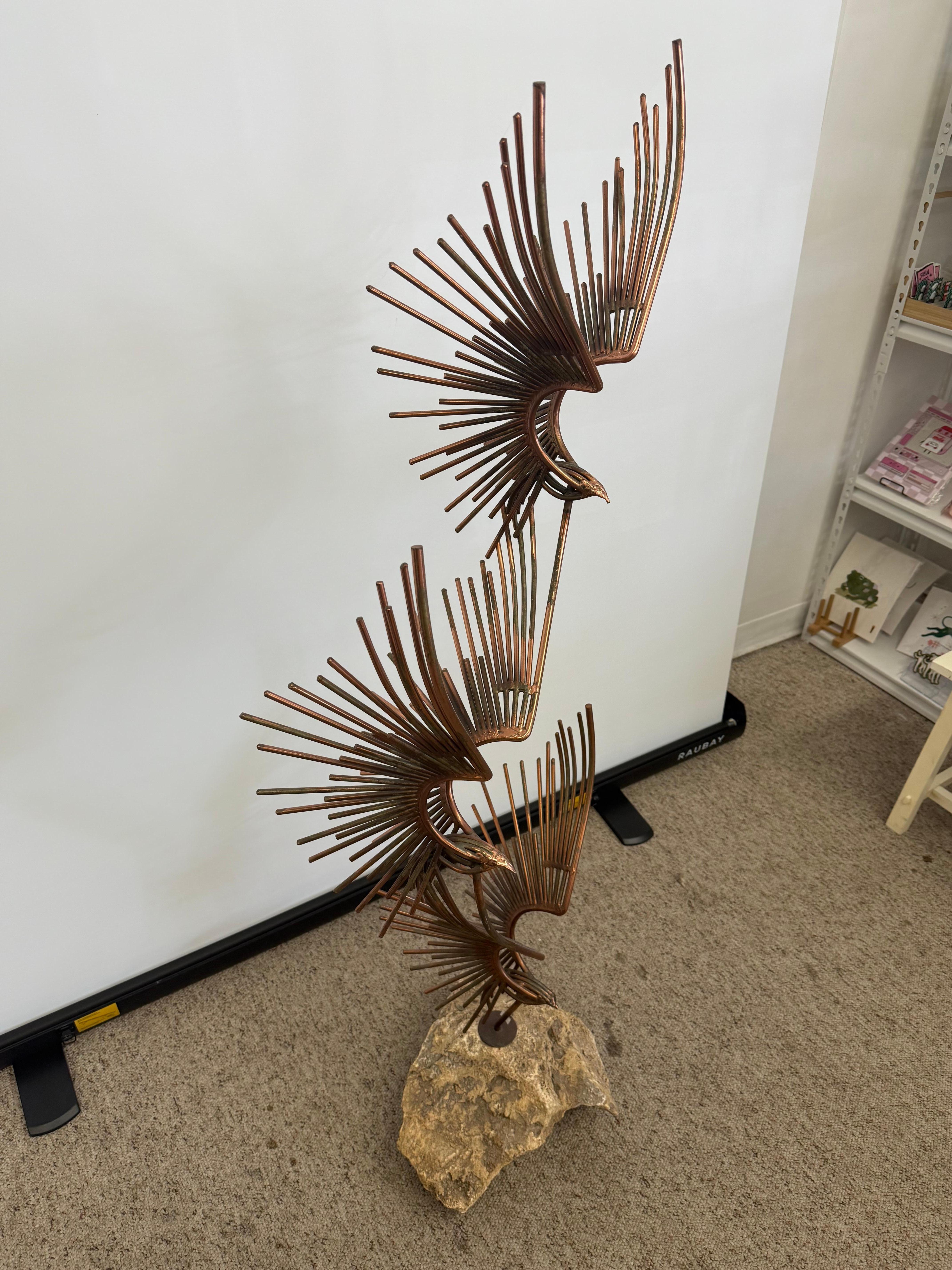 Fine XX secolo Scultura in metallo vintage del Mid Century Modern 'Uccelli in volo' di Curtis Jere. in vendita