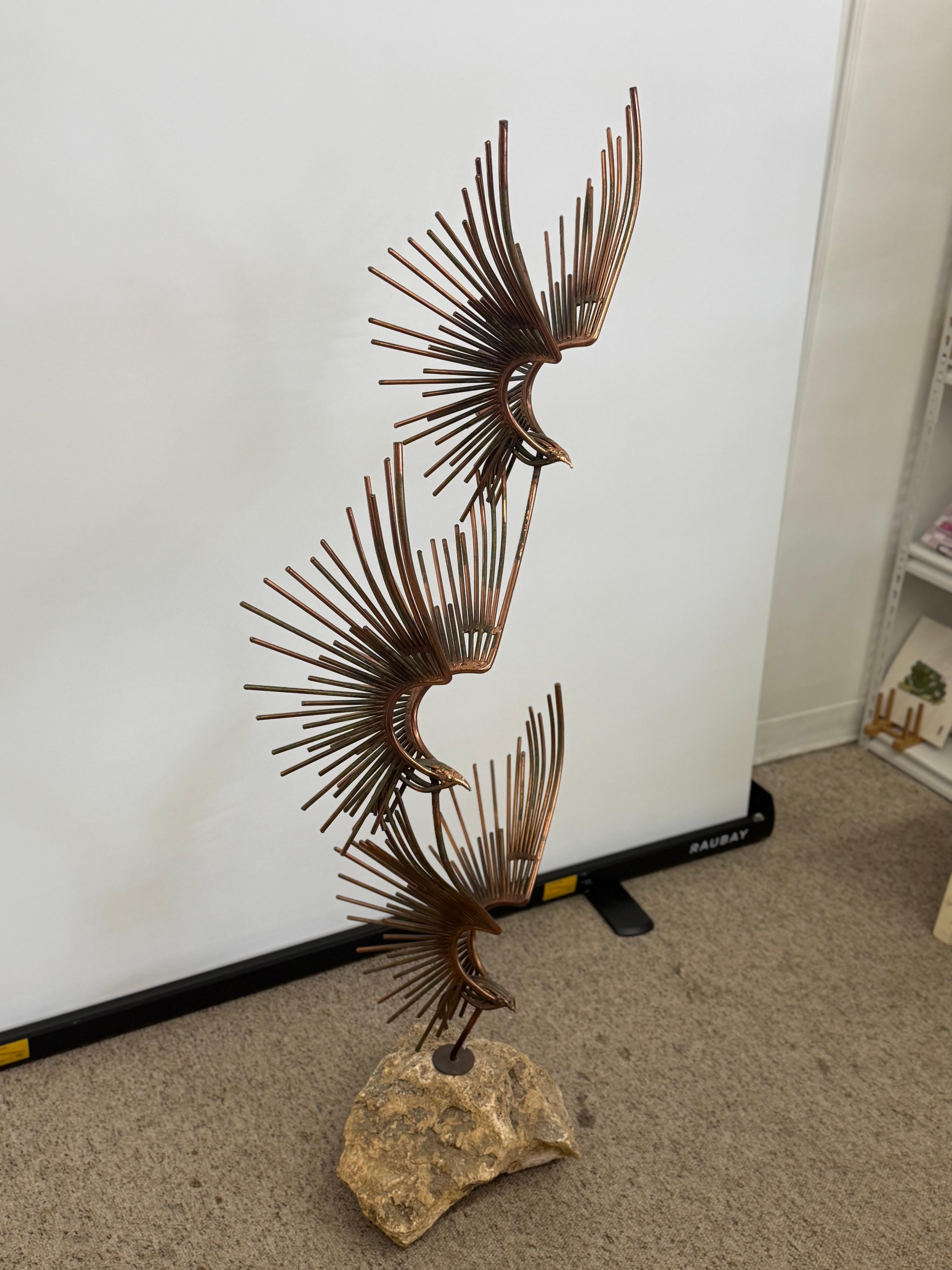 Scultura in metallo vintage del Mid Century Modern 'Uccelli in volo' di Curtis Jere. in vendita 2