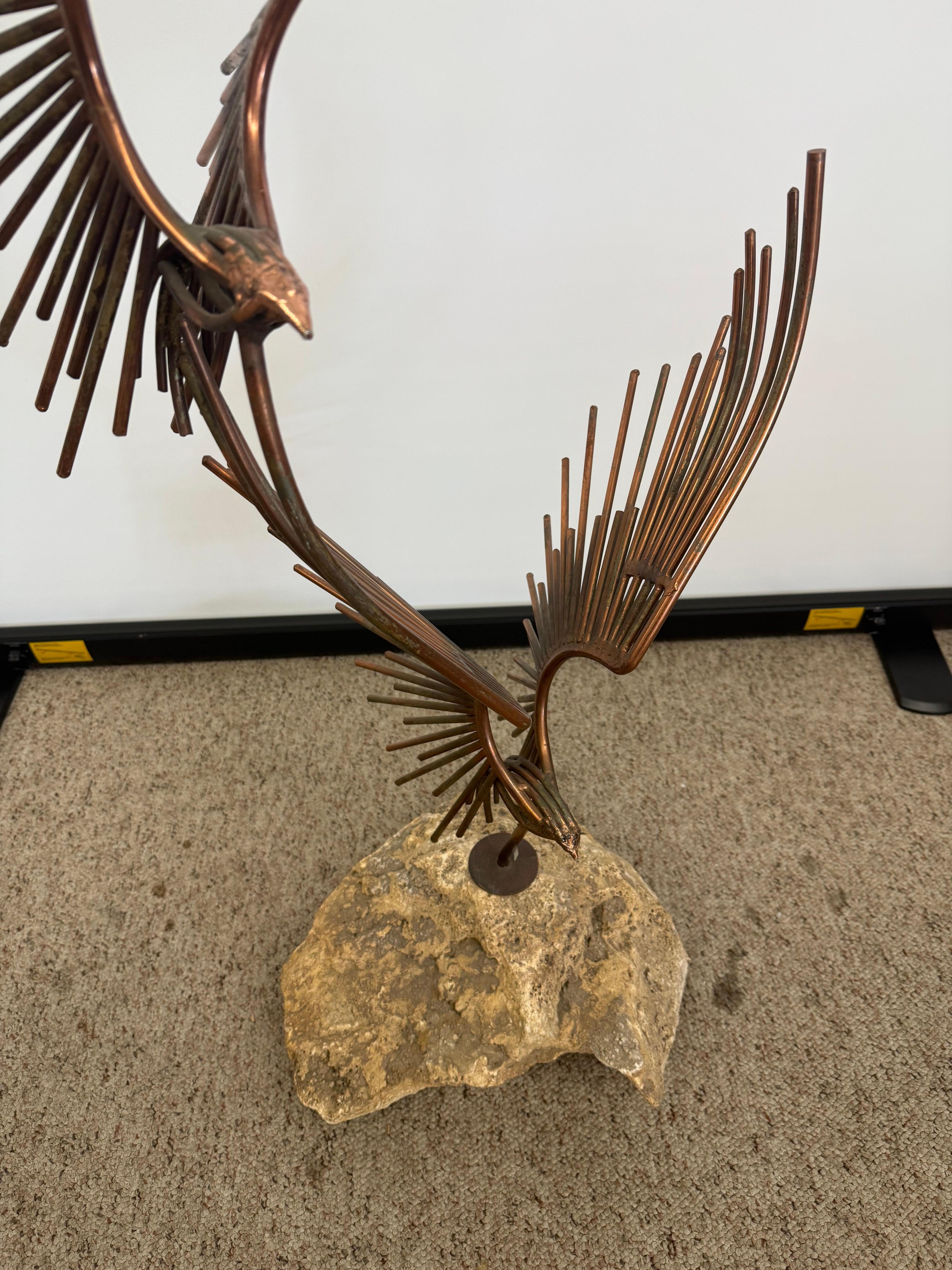 Scultura in metallo vintage del Mid Century Modern 'Uccelli in volo' di Curtis Jere. in vendita 3