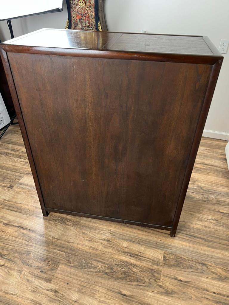 Vintage Moderno de Mediados de Siglo Michael Taylor Para Baker Mueble Nogal Seis Cajones en venta 2