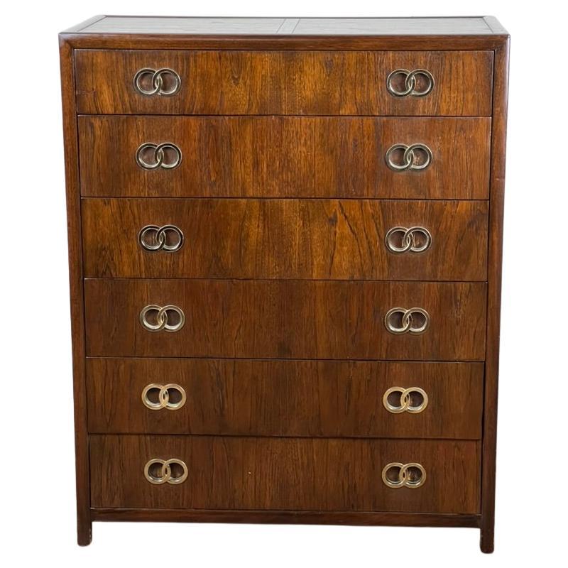 Vintage Moderno de Mediados de Siglo Michael Taylor Para Baker Mueble Nogal Seis Cajones en venta