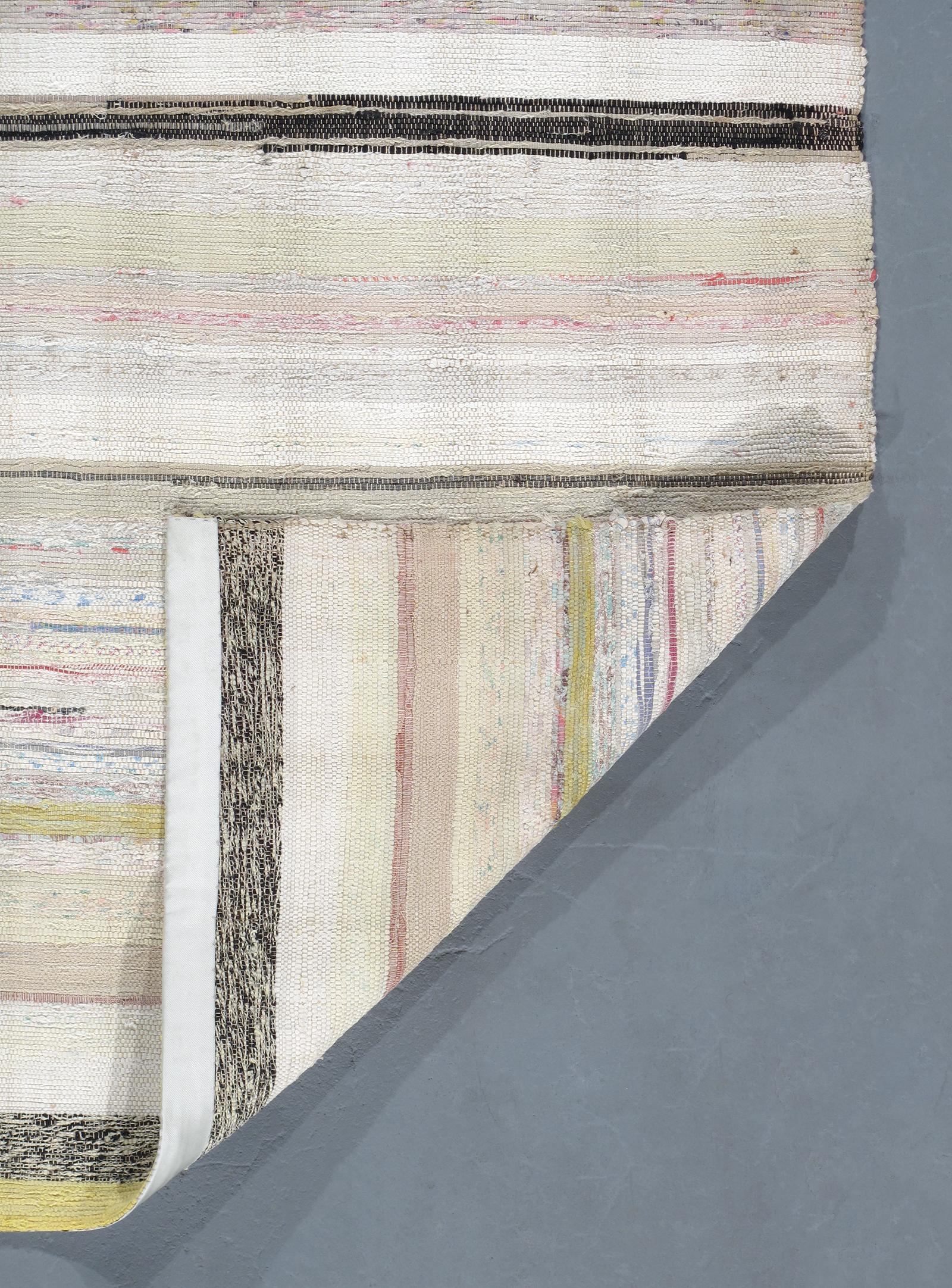 Vintage Mid-Century Modern Minimalist Flat-Weave Rug In Good Condition For Sale In New York, NY