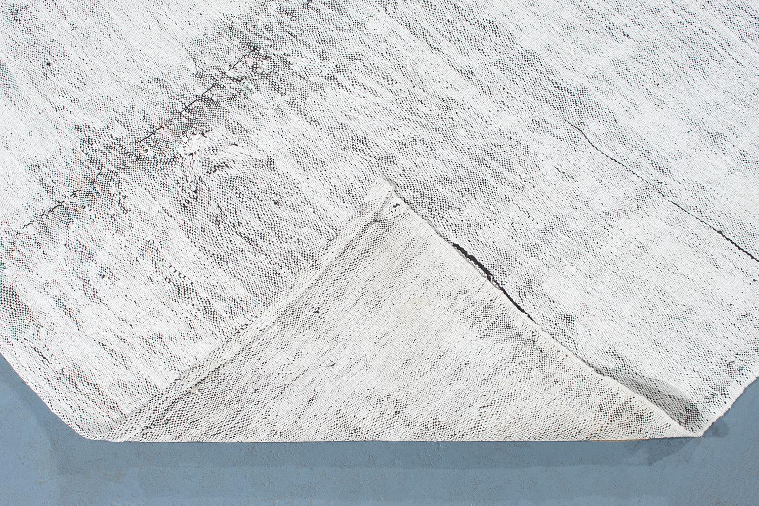 Minimalistischer Flachgewebe-Teppich im Mid-Century Modern-Stil im Zustand „Gut“ im Angebot in New York, NY
