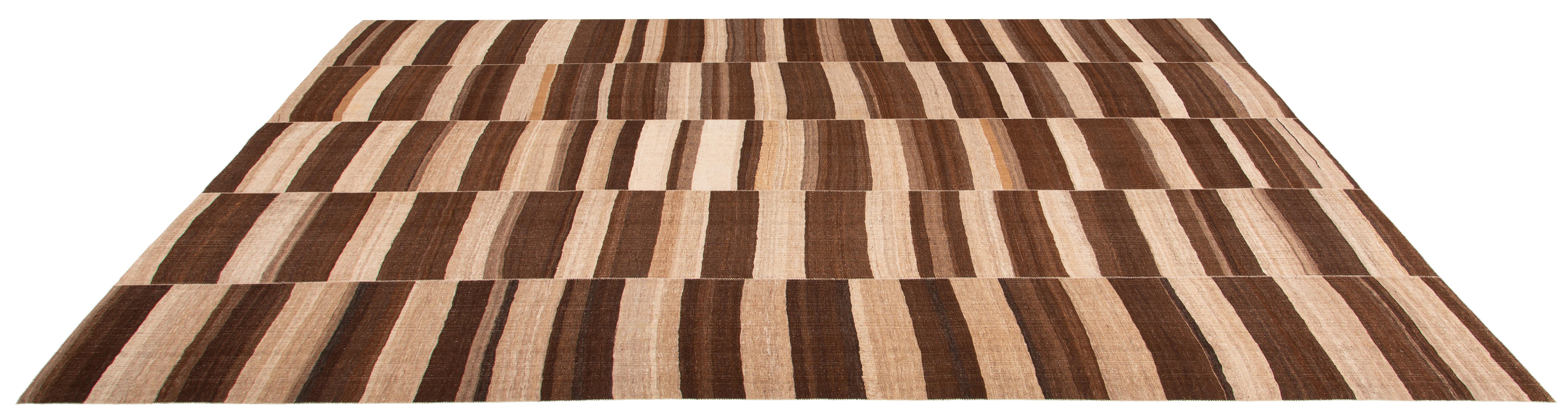 Vintage Mid-Century Modern Minimalist Persian Flat-Weave Rug For Sale 3