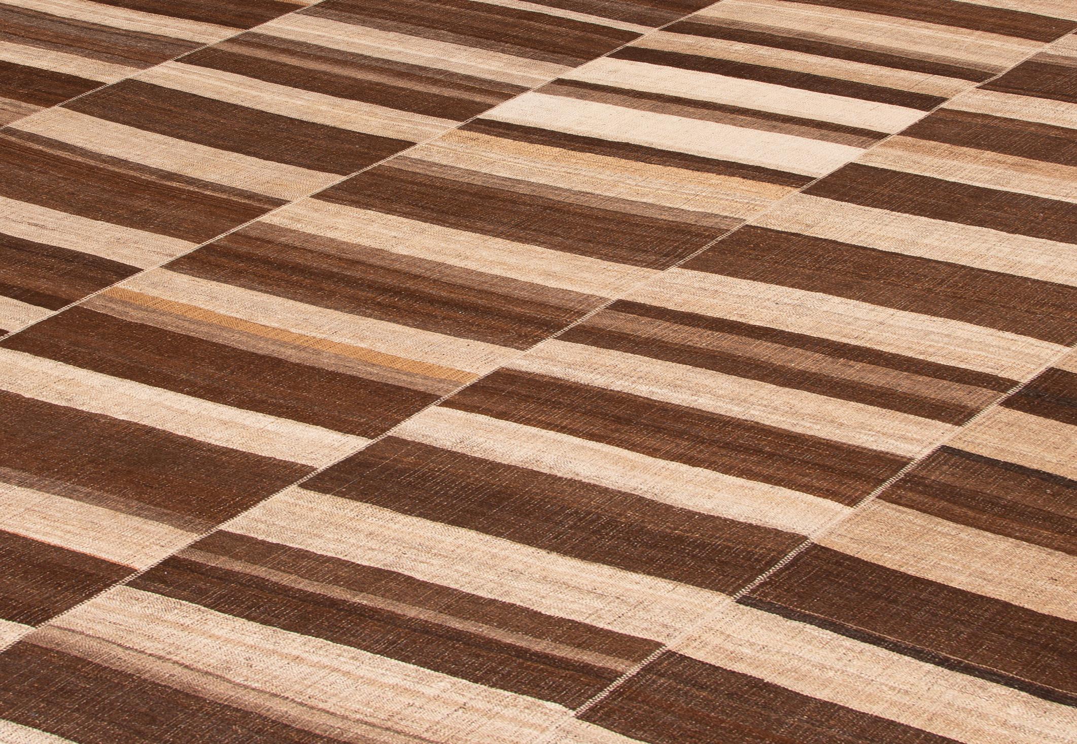 Timeless Minimalist Sophistication
Discover the understated elegance of our Vintage Mazandaran Flatweave Rug, a true testament to handcrafted luxury and artisan craftsmanship. Meticulously woven by Persian women in the Mazandaran Province of