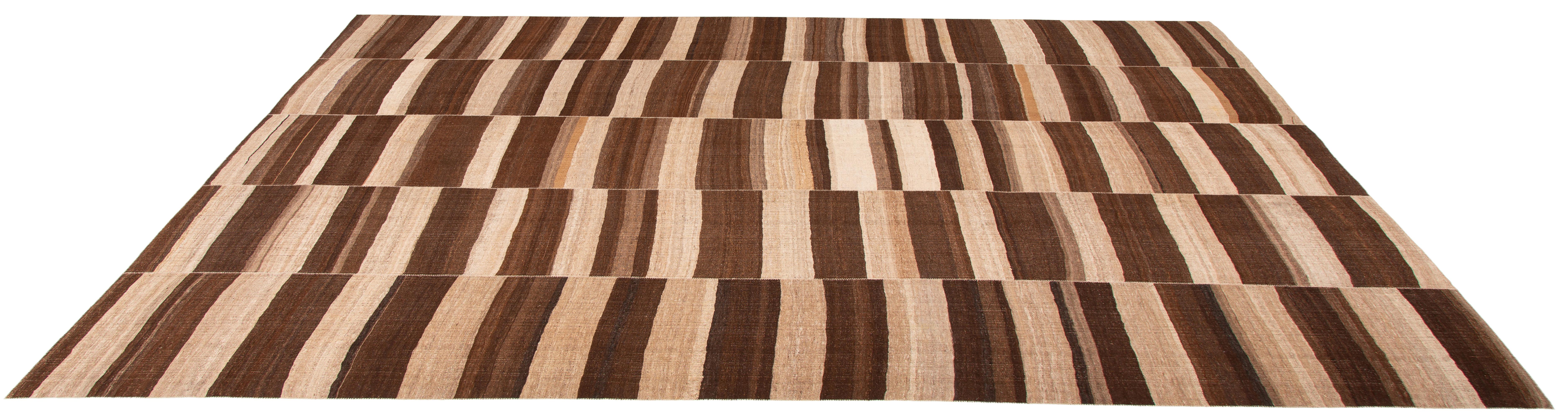 Vintage Mid-Century Modern Minimalist Persian Flat-Weave Rug For Sale 2