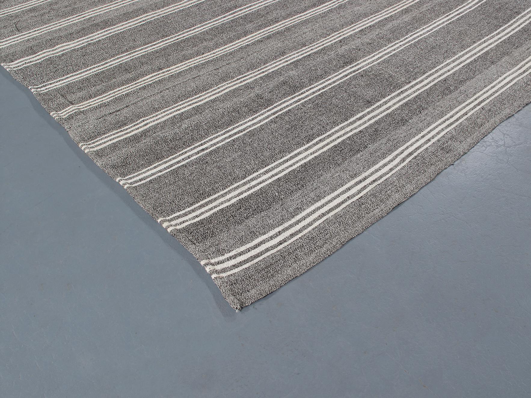 Vintage Mid-Century Modern Minimalist Stripe Flat-Weave Rug In Good Condition For Sale In New York, NY