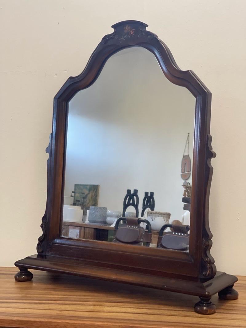 Vintage Mid-Century Modern mirror 

Dimensions. 20 W ; 23 H ; 6 D.