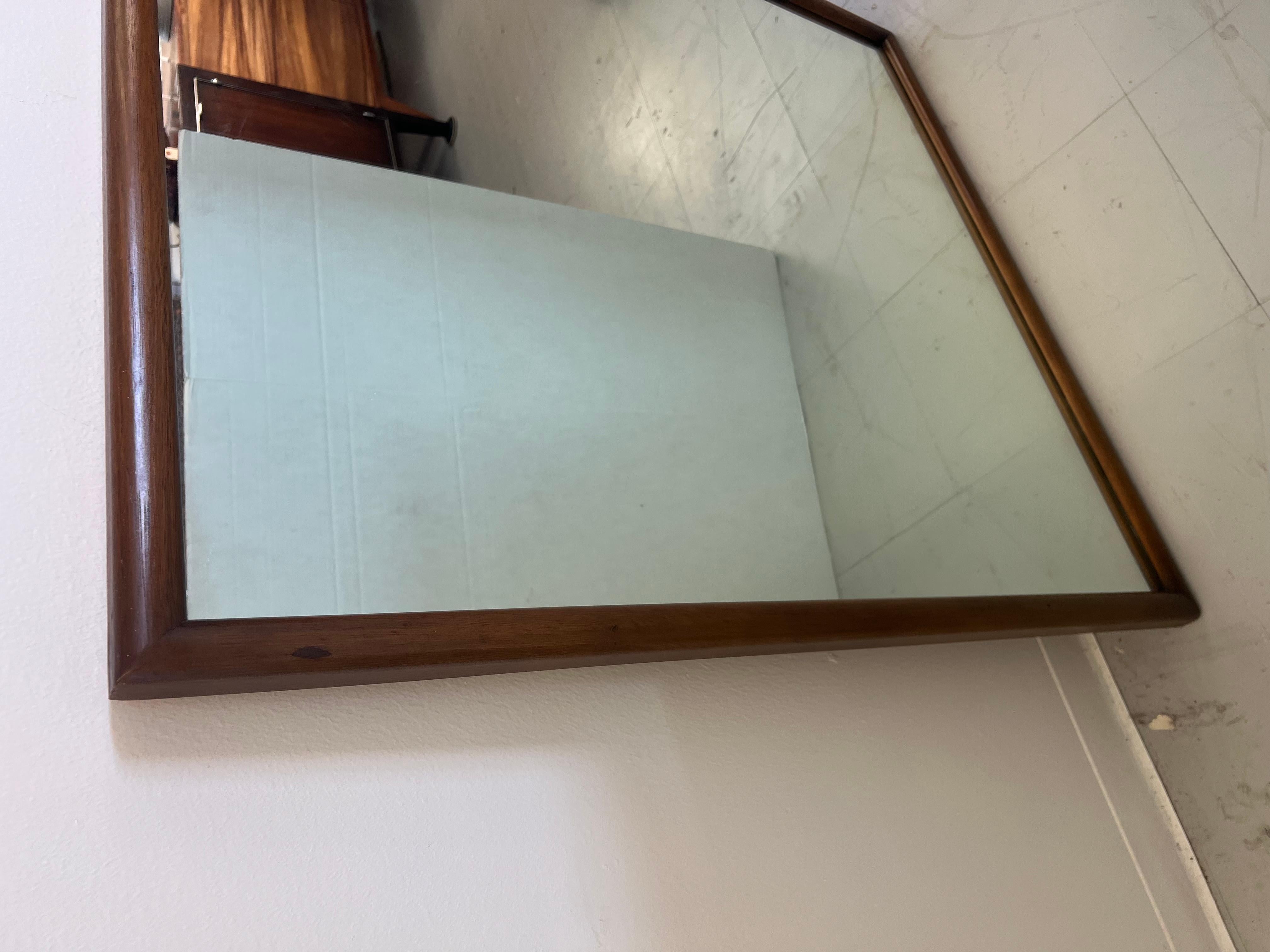 Noyer Miroir vintage The Modernity en vente