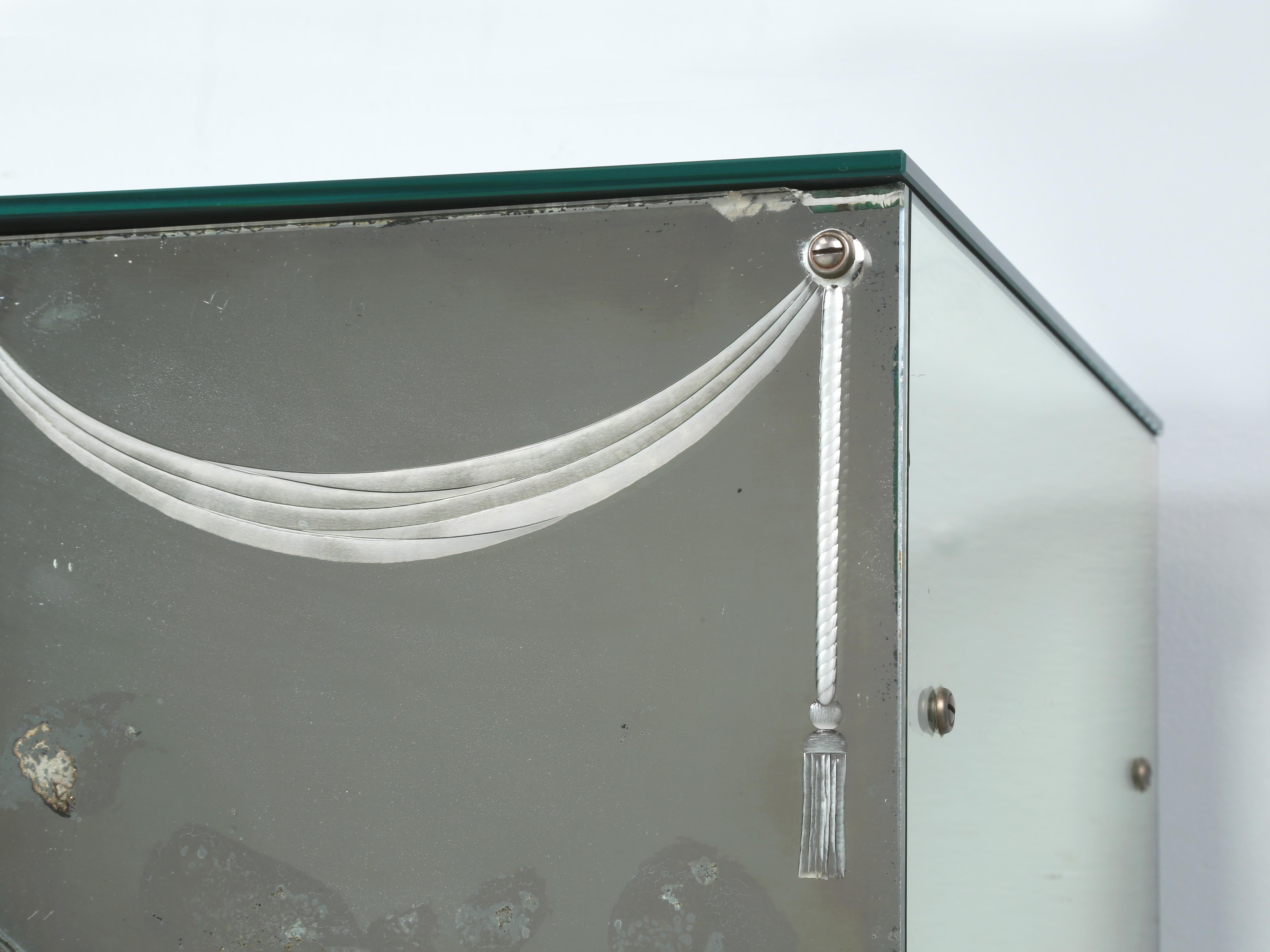 Vintage Mid-Century Modern Mirrored Vanity Table or Console Table c1960's For Sale 4