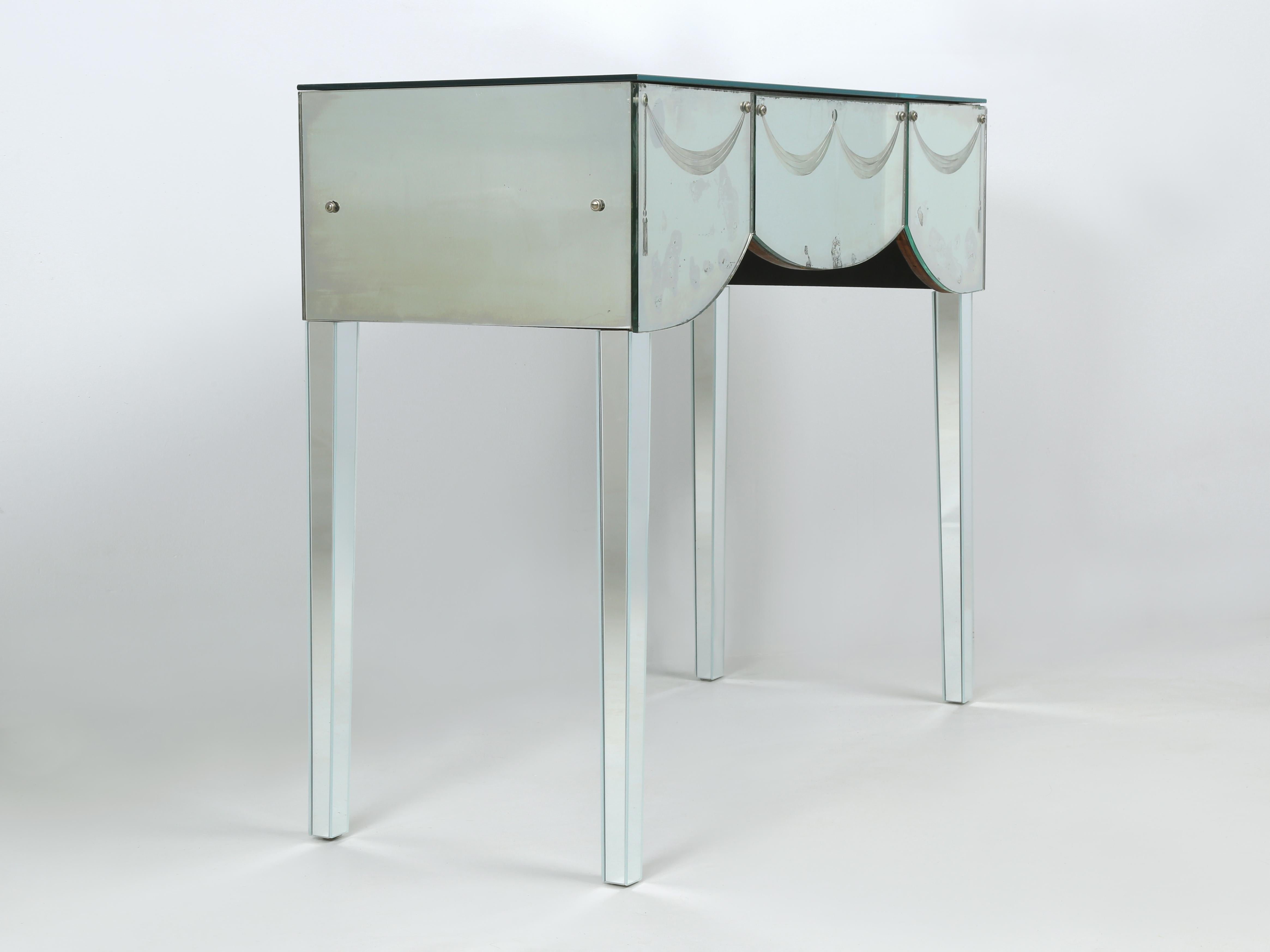Vintage Mid-Century Modern Mirrored Vanity Table or Console Table c1960's For Sale 6