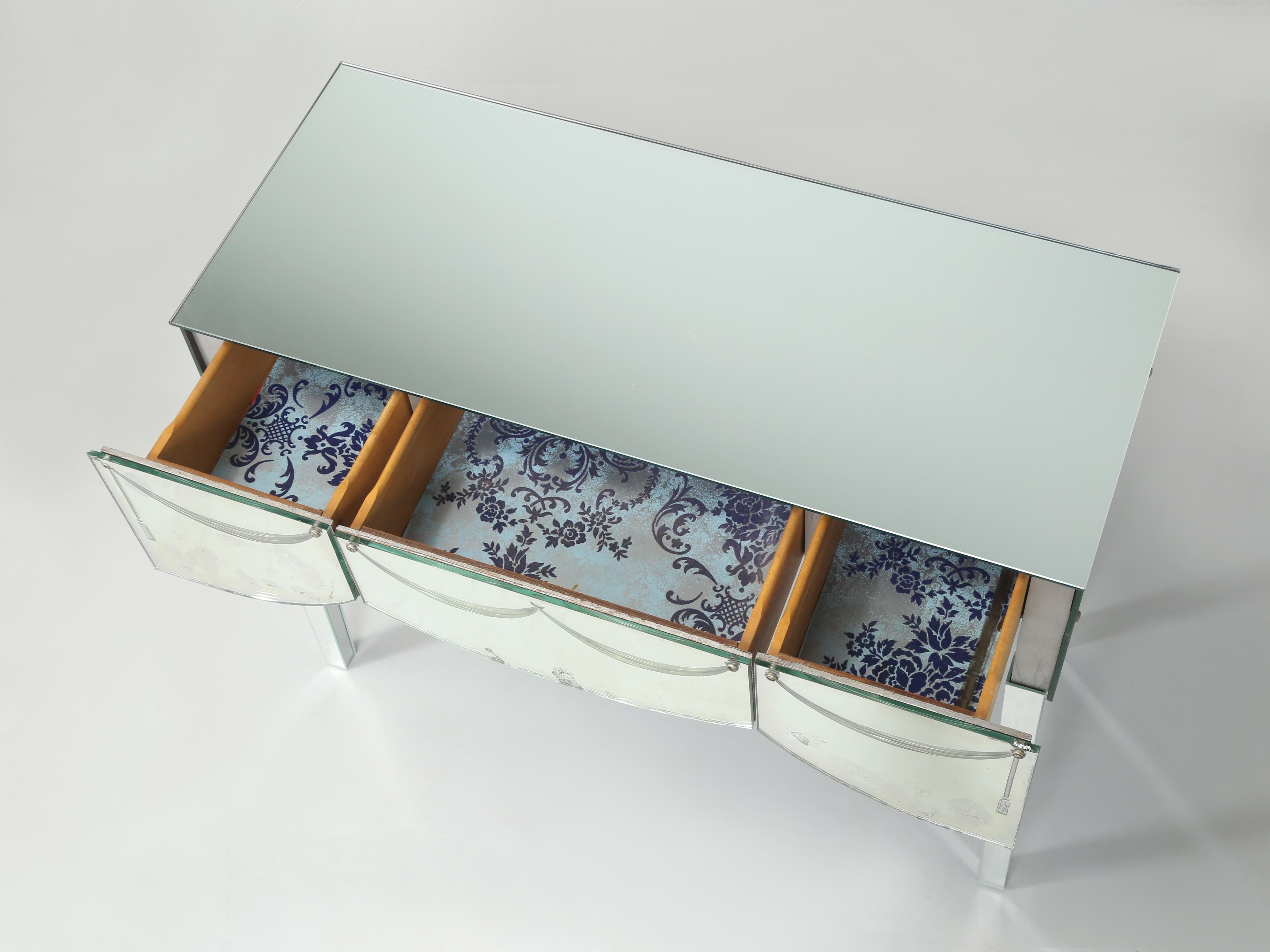 American Vintage Mid-Century Modern Mirrored Vanity Table or Console Table c1960's For Sale