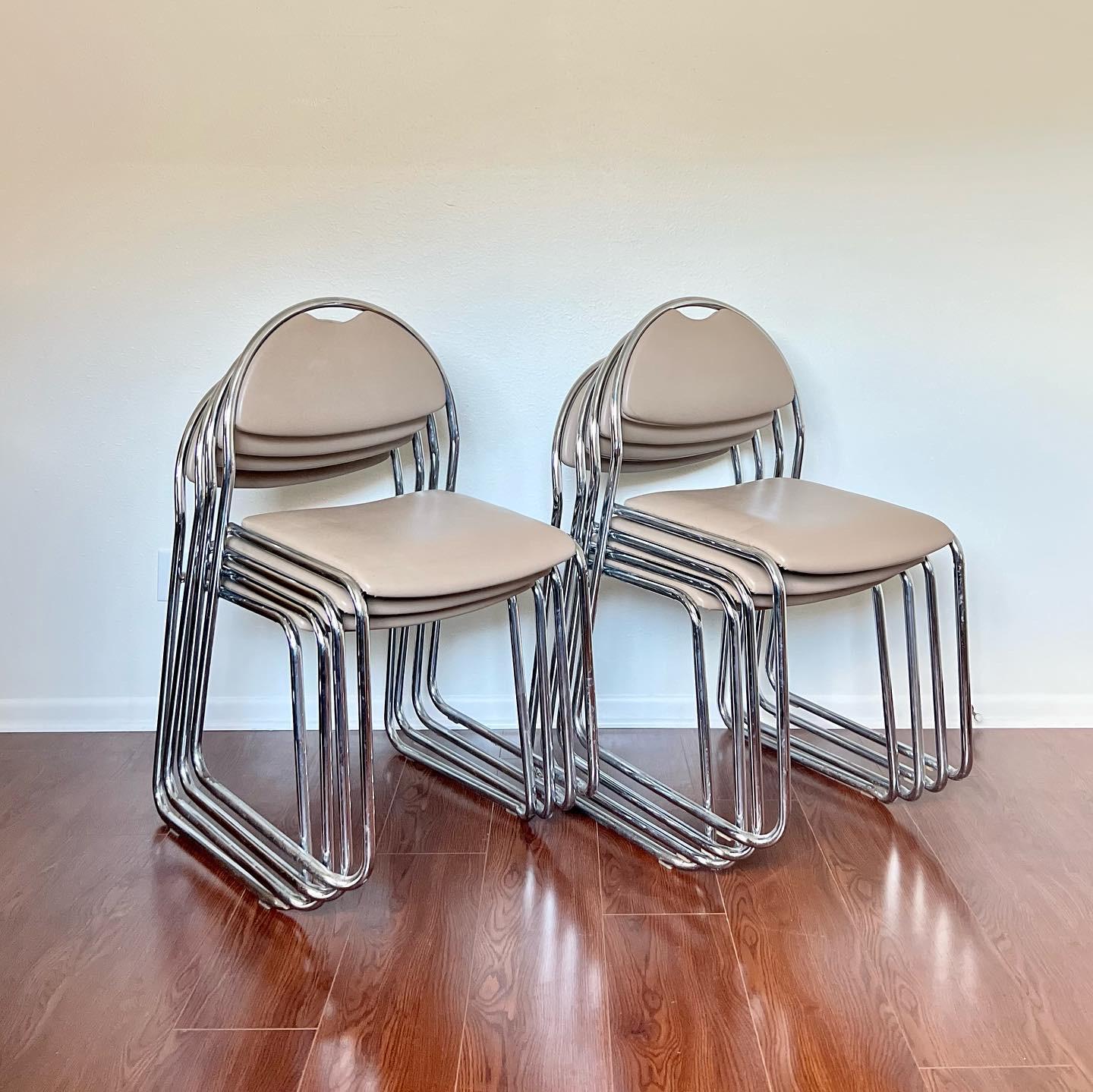 Vintage Mid-Century Modern chrome stacking dining room chairs in the manner of Saporiti. Made in Italy. Overall in excellent vintage condition with some minor rusting on the chrome. 

Dimensions:
17