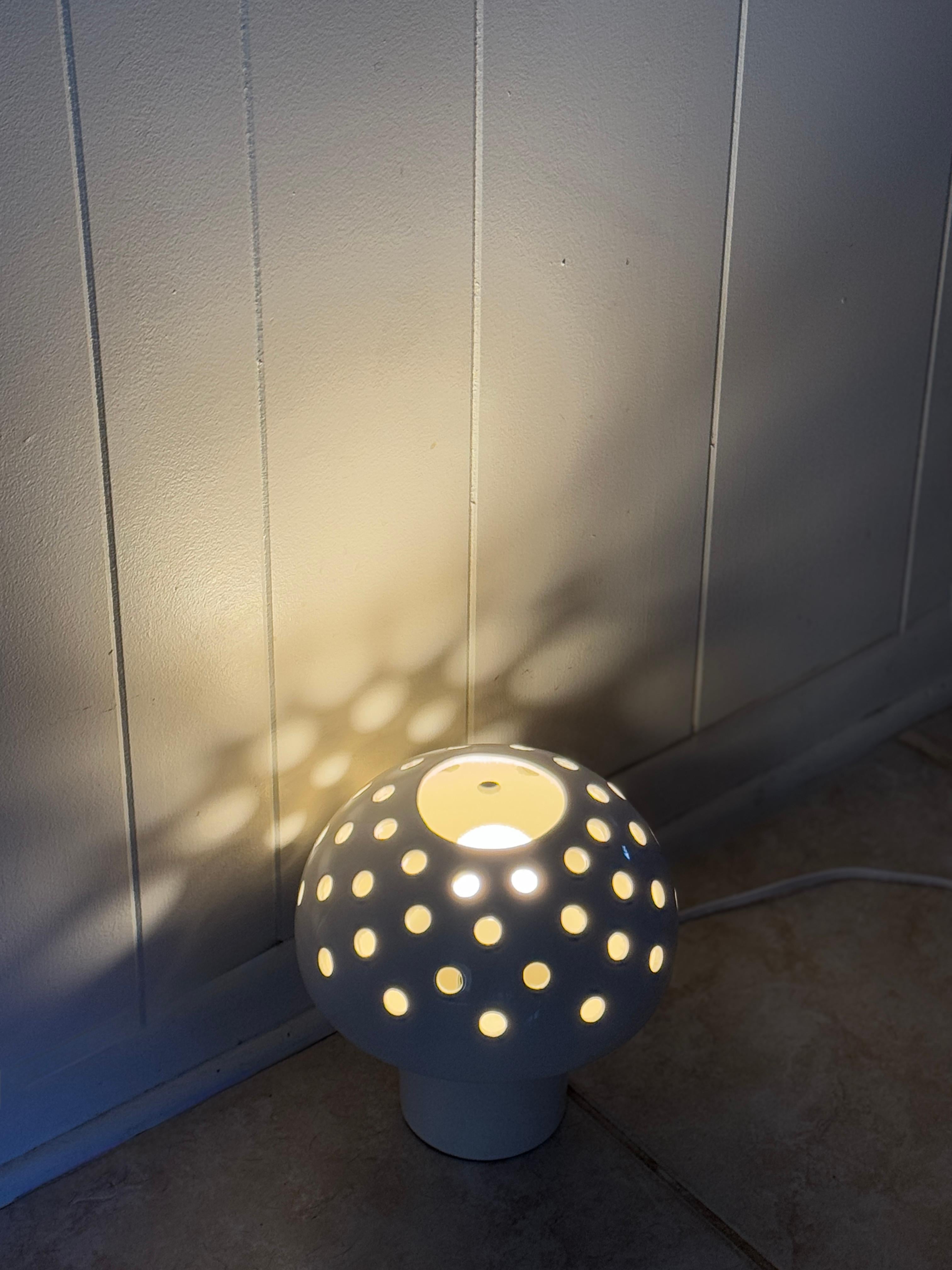 Vintage mid century modern mushroom lamp, circa 1960s For Sale 1