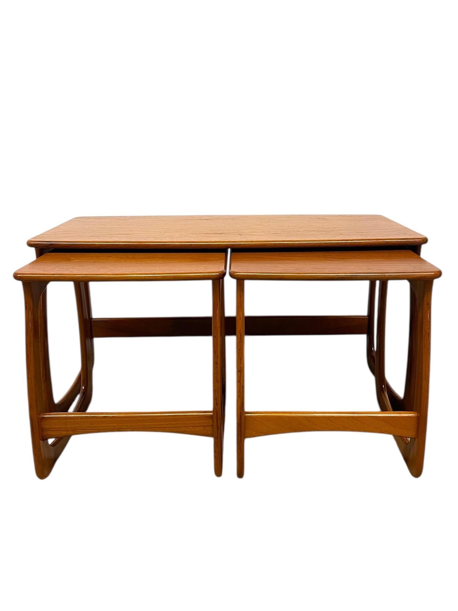 Vintage Mid-Century Modern Nesting Tables, 1960er Jahre Dänisches Design (Moderne der Mitte des Jahrhunderts) im Angebot