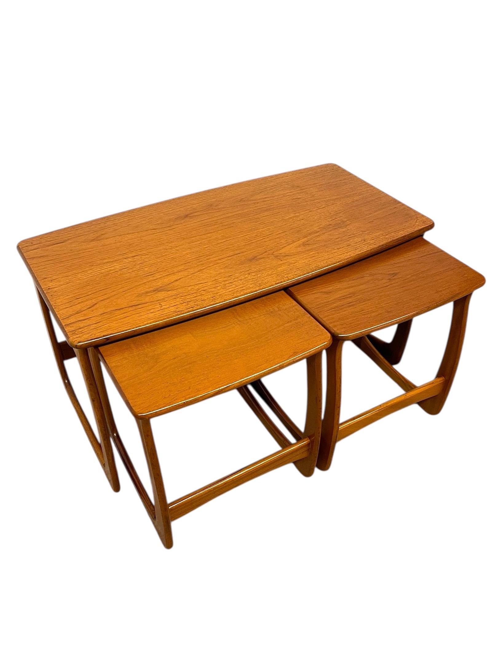 Vintage Mid-Century Modern Nesting Tables, 1960er Jahre Dänisches Design (Mitte des 20. Jahrhunderts) im Angebot