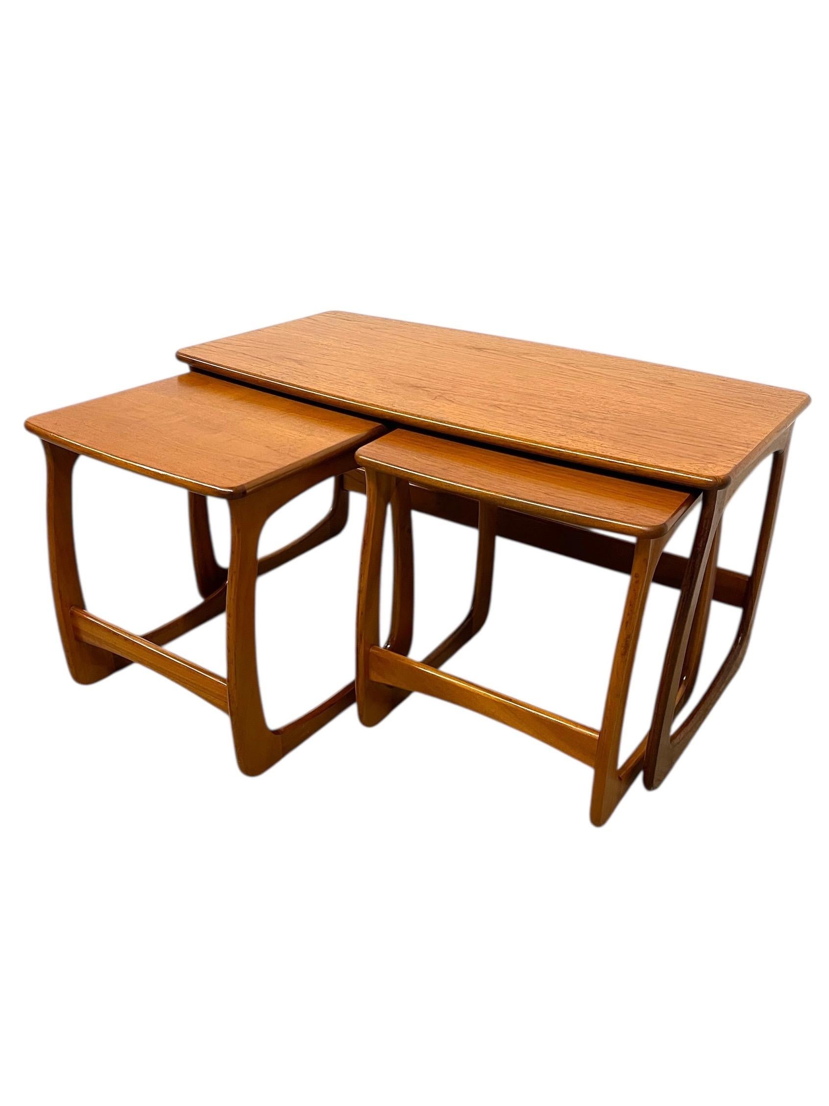 Vintage Mid-Century Modern Nesting Tables, 1960er Jahre Dänisches Design im Angebot 1