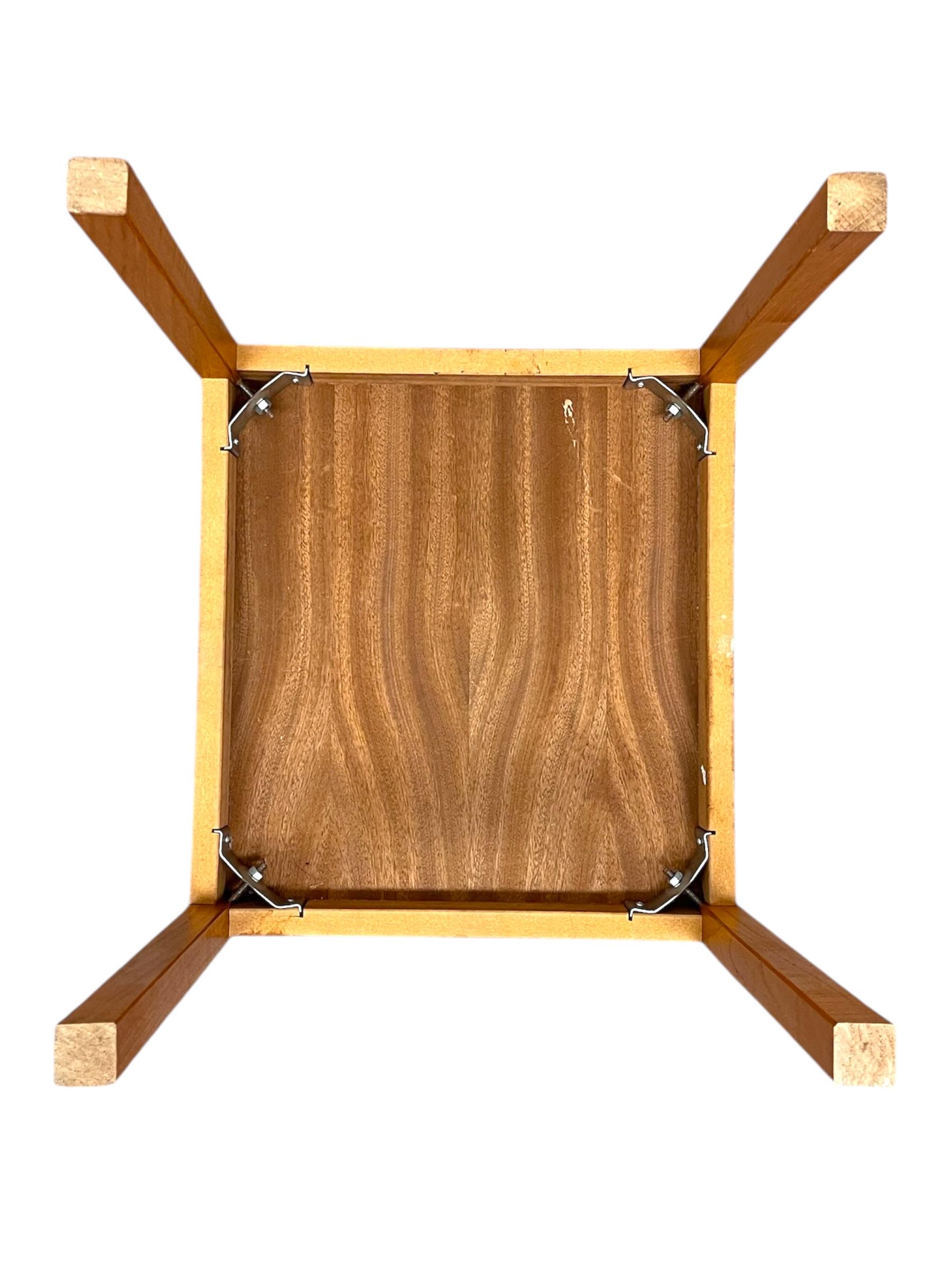 Vintage Mid-Century Modern Nesting Tables - Set of Three en vente 4