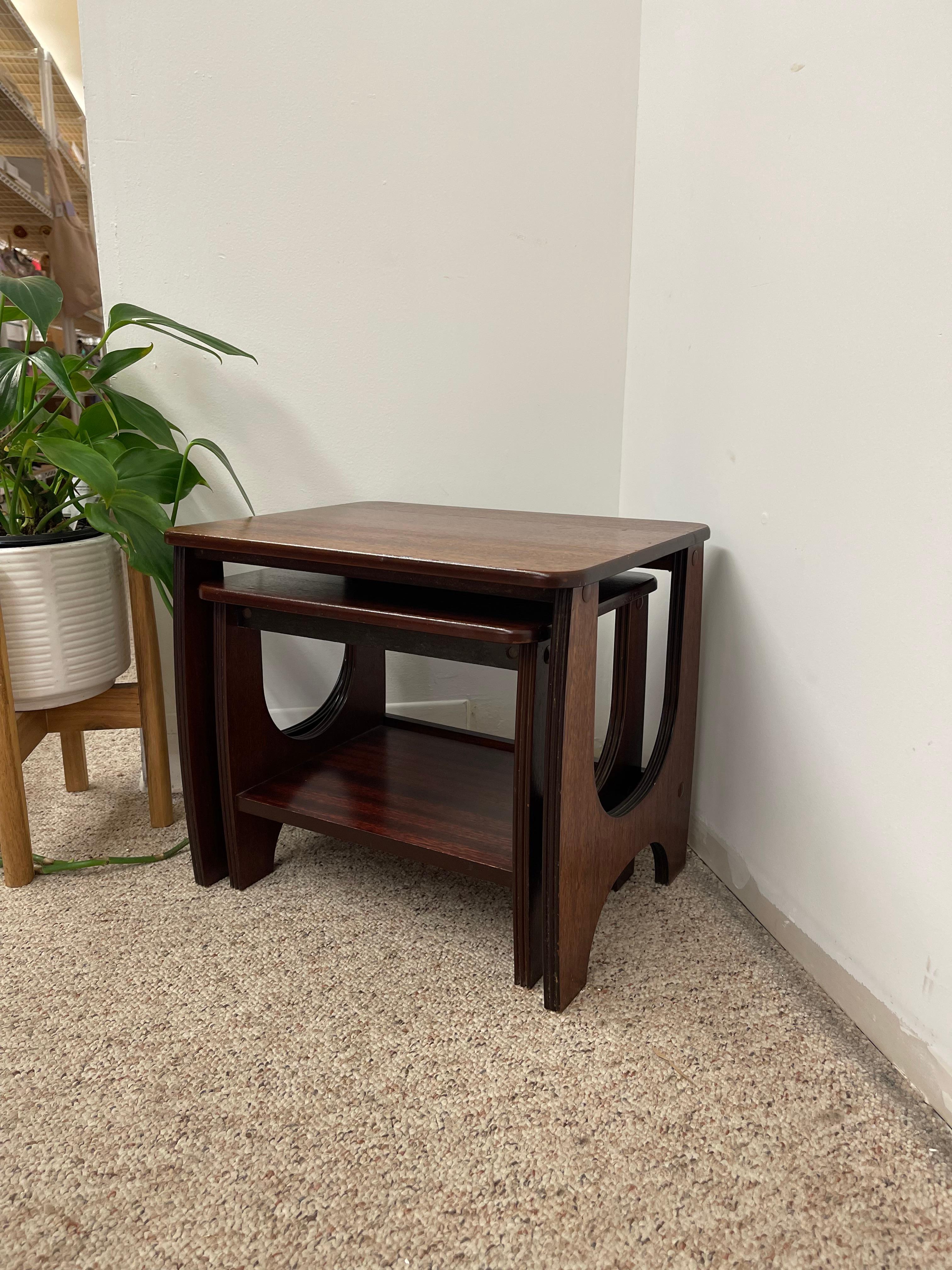 Vintage Mid-Century Modern Nesting Tables, Set of Two UK Import In Good Condition For Sale In Seattle, WA