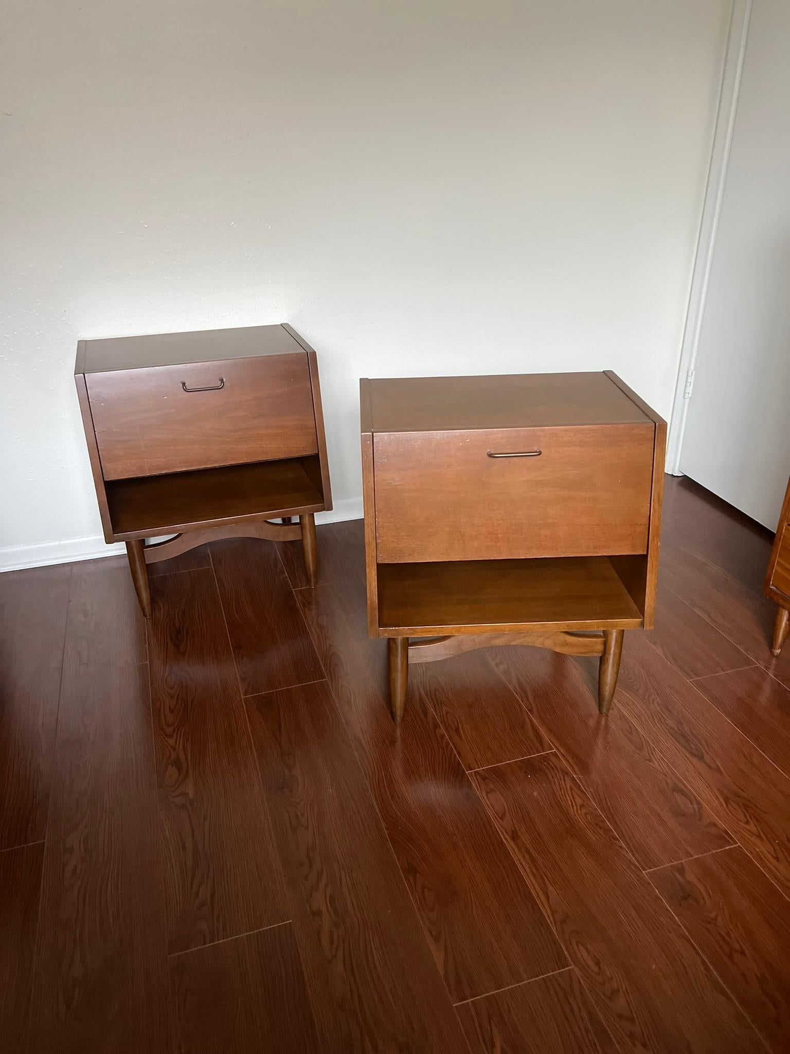 Vintage Mid-Century Modern Nighstands by American of Martinsville 9