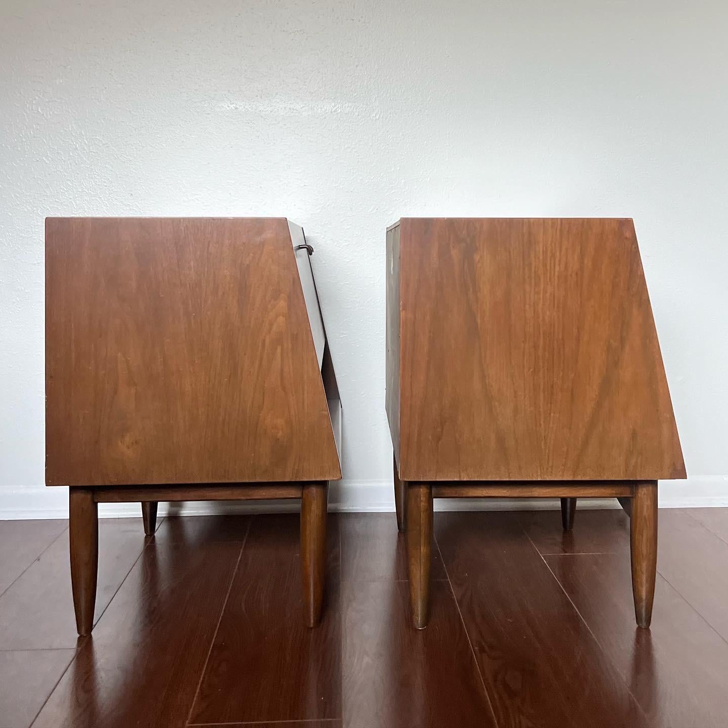 Vintage Mid-Century Modern Nighstands by American of Martinsville In Good Condition In Houston, TX
