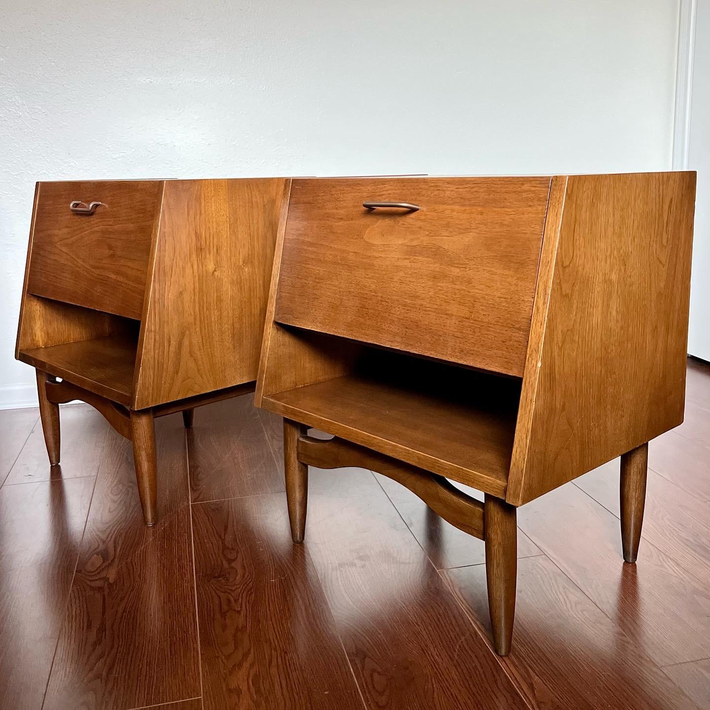 Vintage Mid-Century Modern Nighstands by American of Martinsville 2