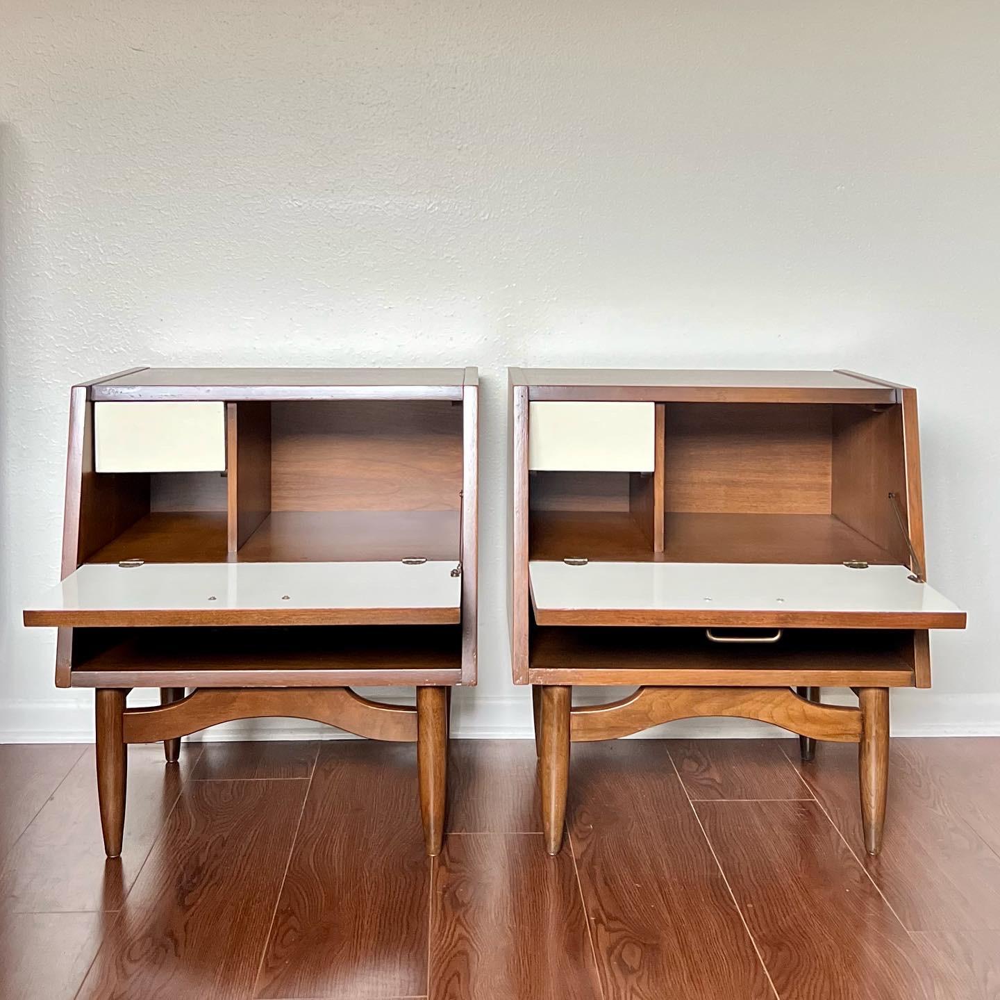 Vintage Mid-Century Modern Nighstands by American of Martinsville 3