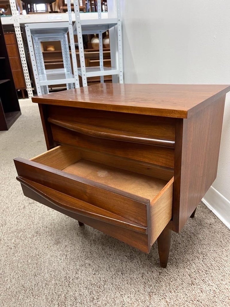 Vintage MidCentury Modern Night Stand with Dovetail Drawers For Sale