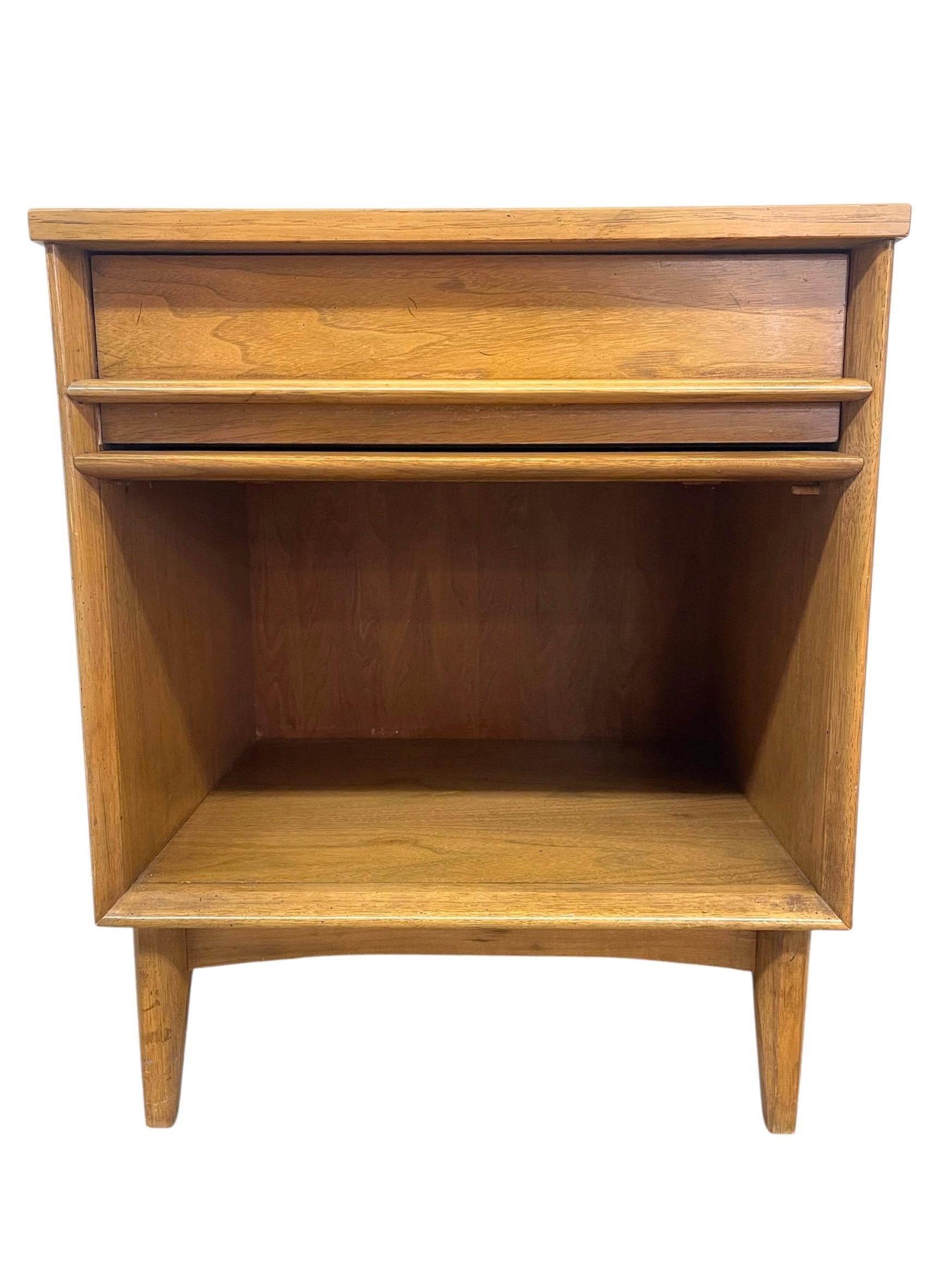Vintage Mid-Century Modern Nightstand with Drawer and Open Shelf In Good Condition For Sale In Seattle, WA