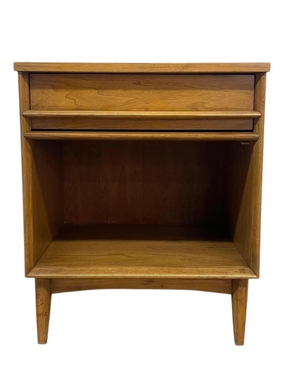 Late 20th Century Vintage Mid-Century Modern Nightstand with Drawer and Open Shelf For Sale