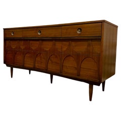 Vintage Mid Century Modern Nine Drawer Dresser Dovetailed Drawers i