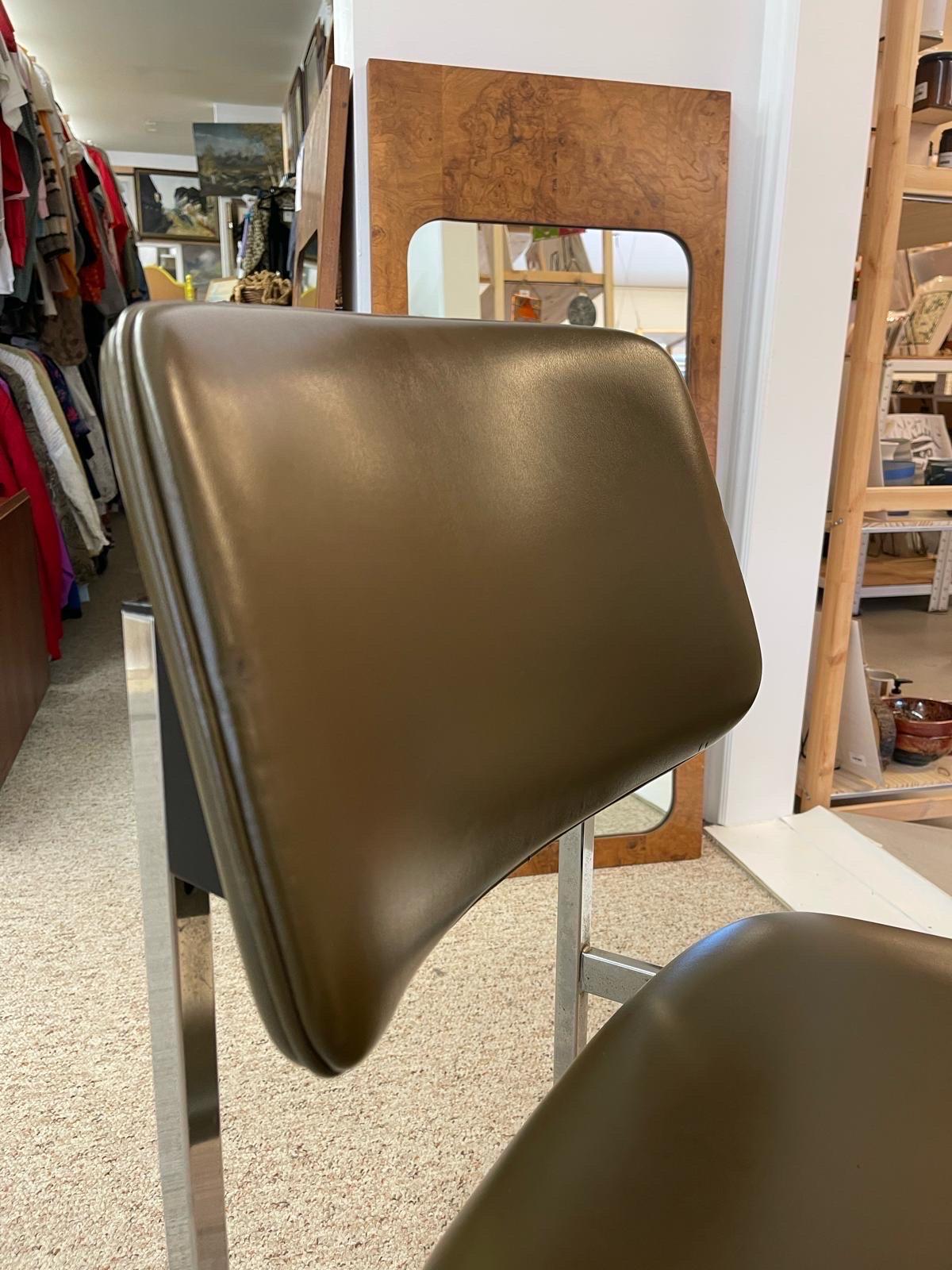Vintage Mid Century Modern Office Chair Chrome and Green Vinyl. In Good Condition For Sale In Seattle, WA