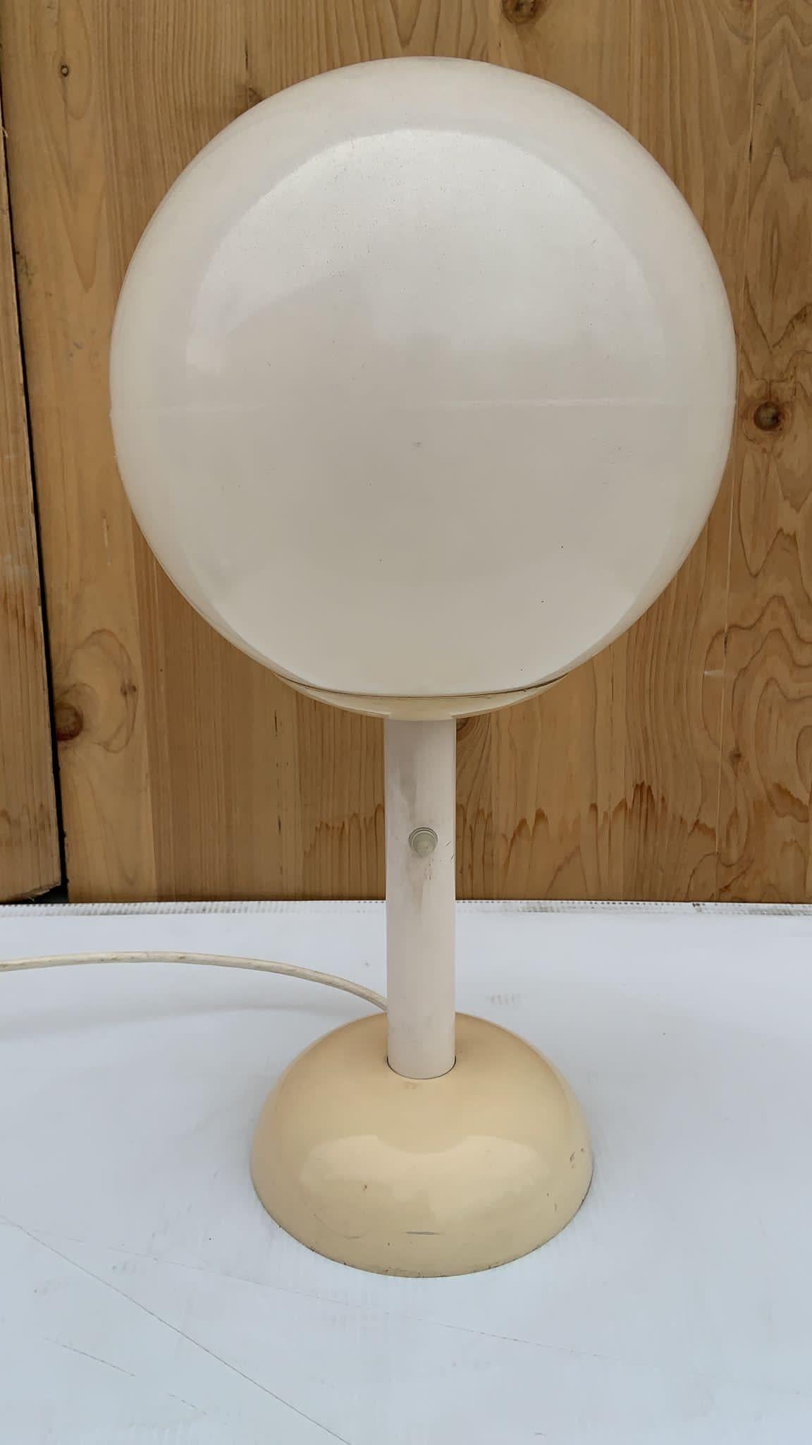 Américain Vintage Mid Century Modern Olympia Lunar 1 Indoor/Outdoor Globe Lamp  en vente
