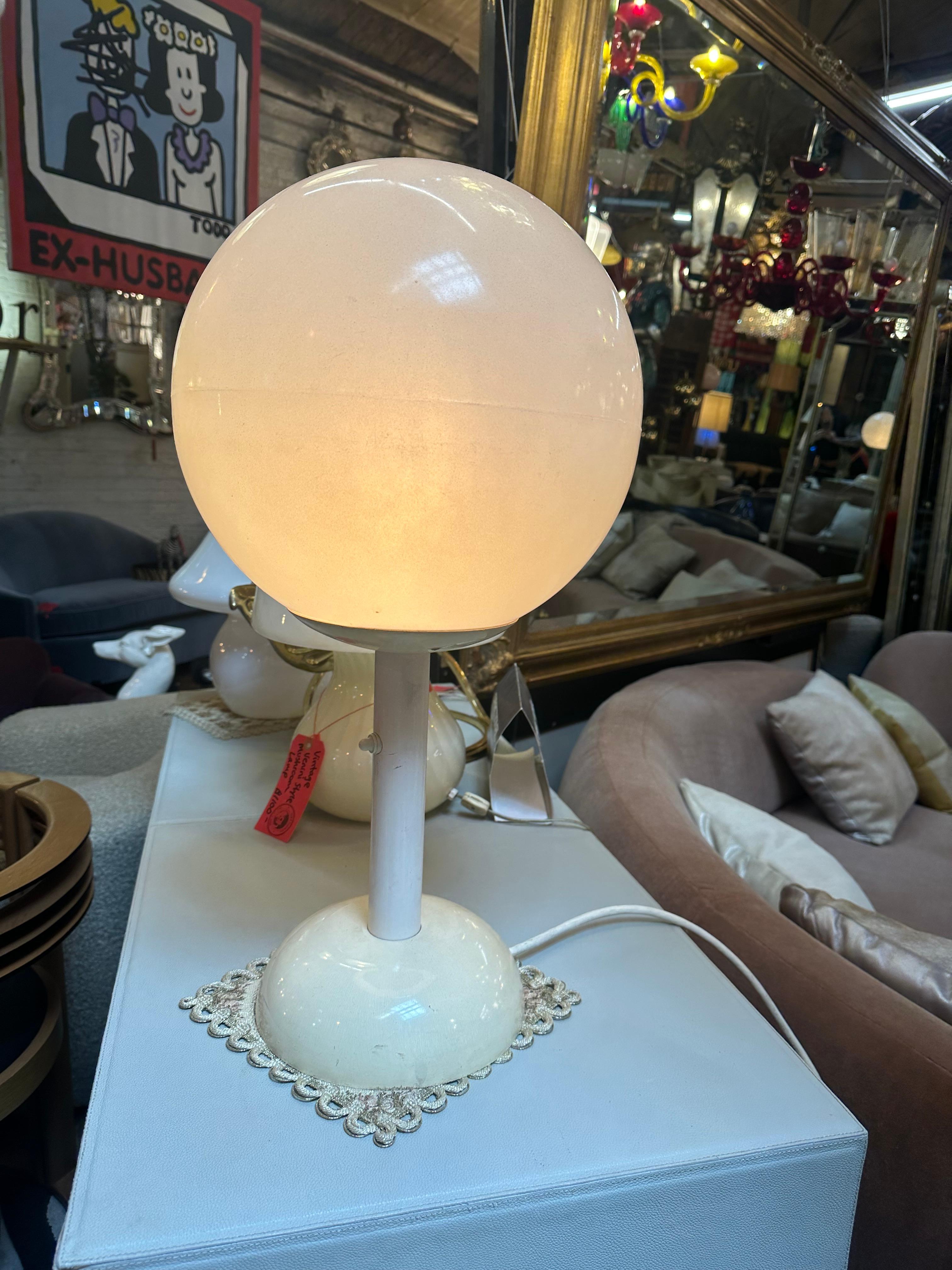 Milieu du XXe siècle Vintage Mid Century Modern Olympia Lunar 1 Indoor/Outdoor Globe Lamp  en vente