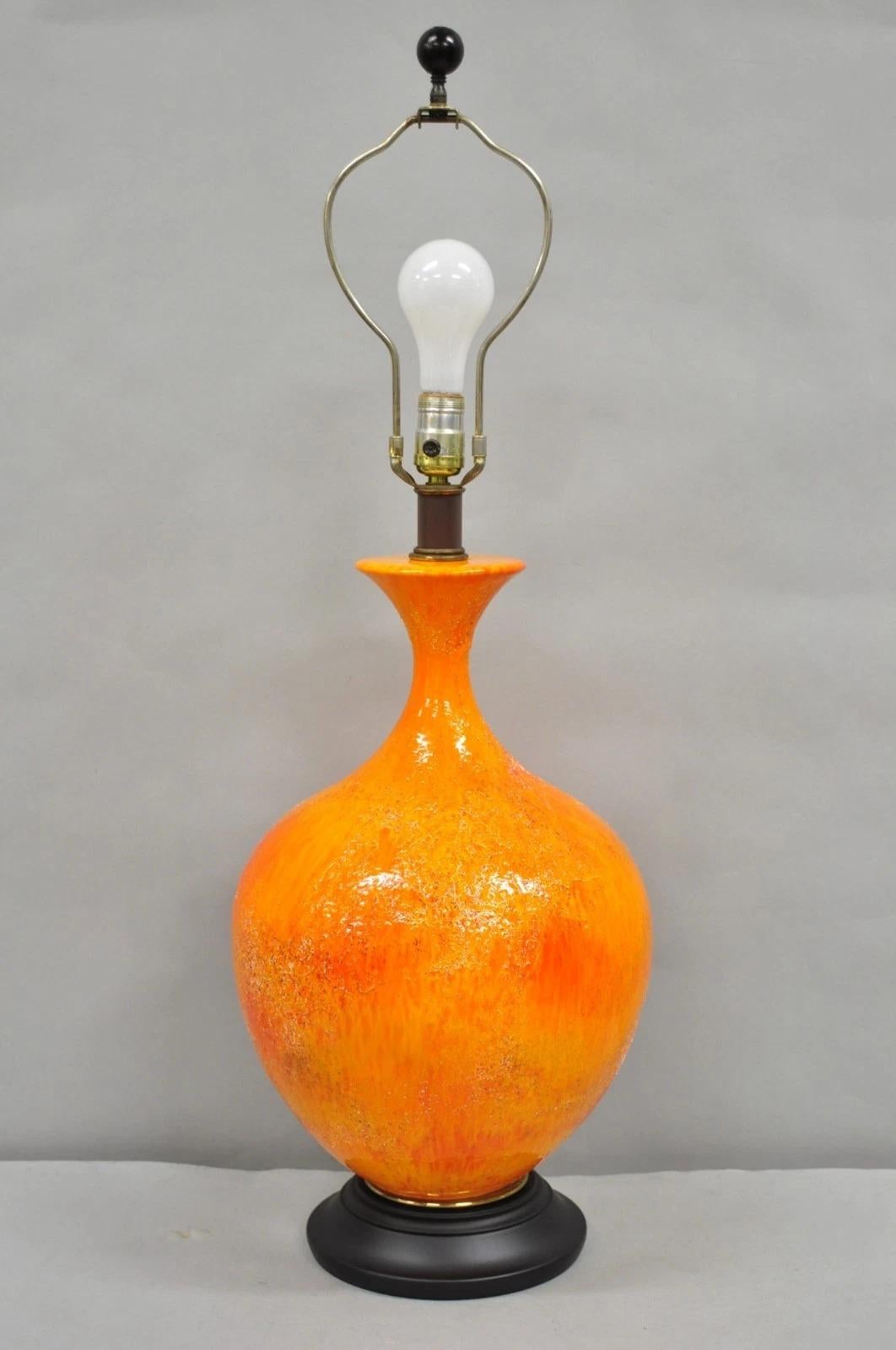 Lámpara de sobremesa vintage de cerámica esmaltada de lava naranja de mediados del siglo XX en venta 6