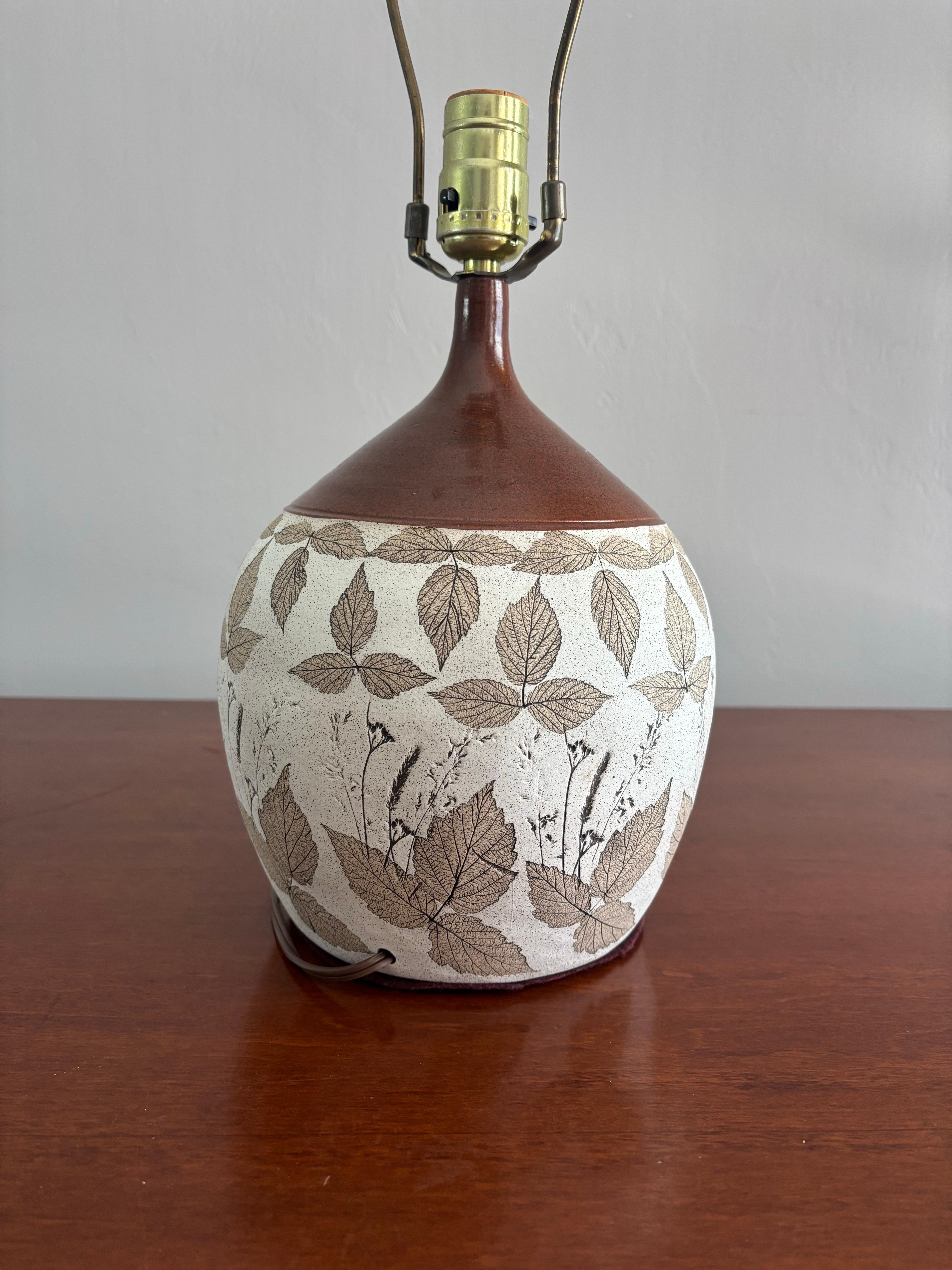 Mid-Century Modern Vintage Mid Century Modern Organic Bristoleaf Weed Pot Table Lamp en vente