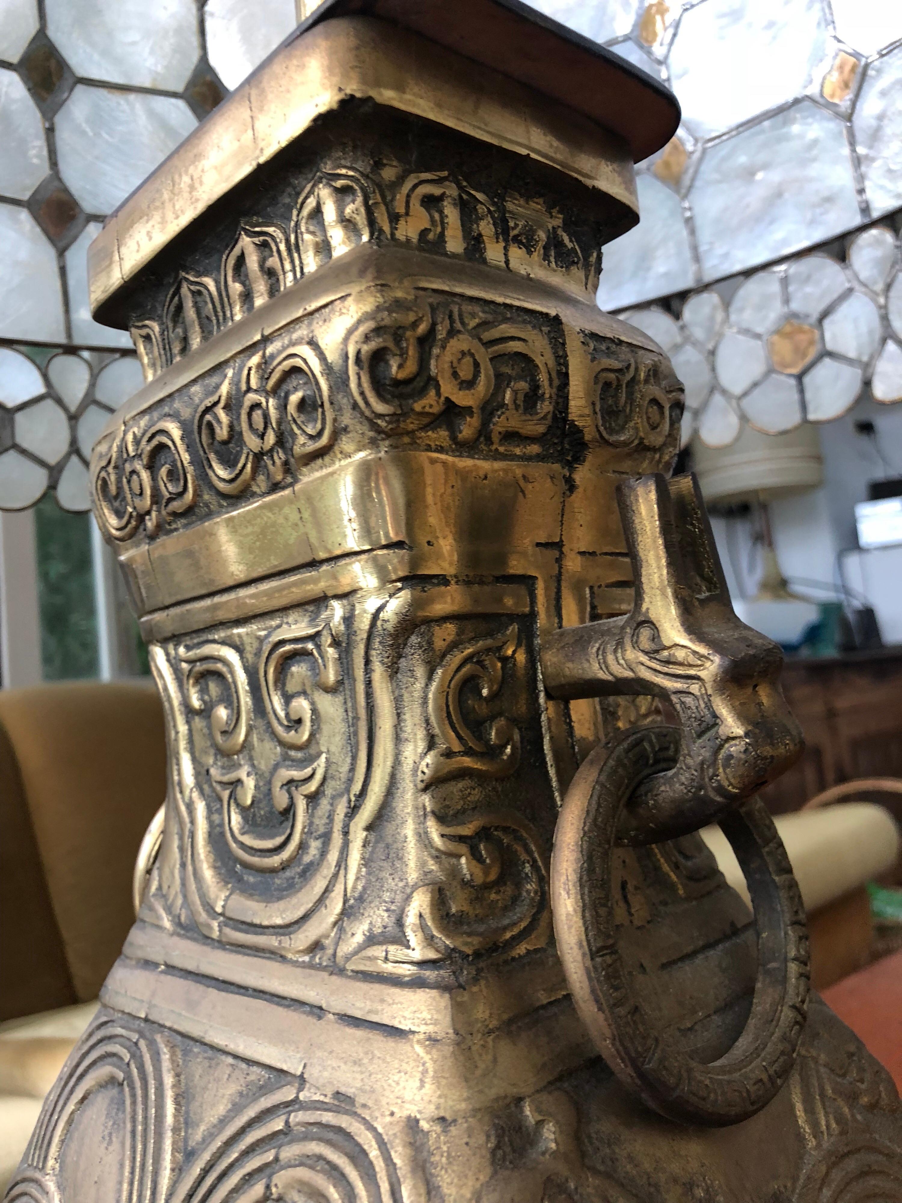 Vintage Mid-Century Modern Oriental Brass Table Lamp In Good Condition For Sale In Church Point, NSW