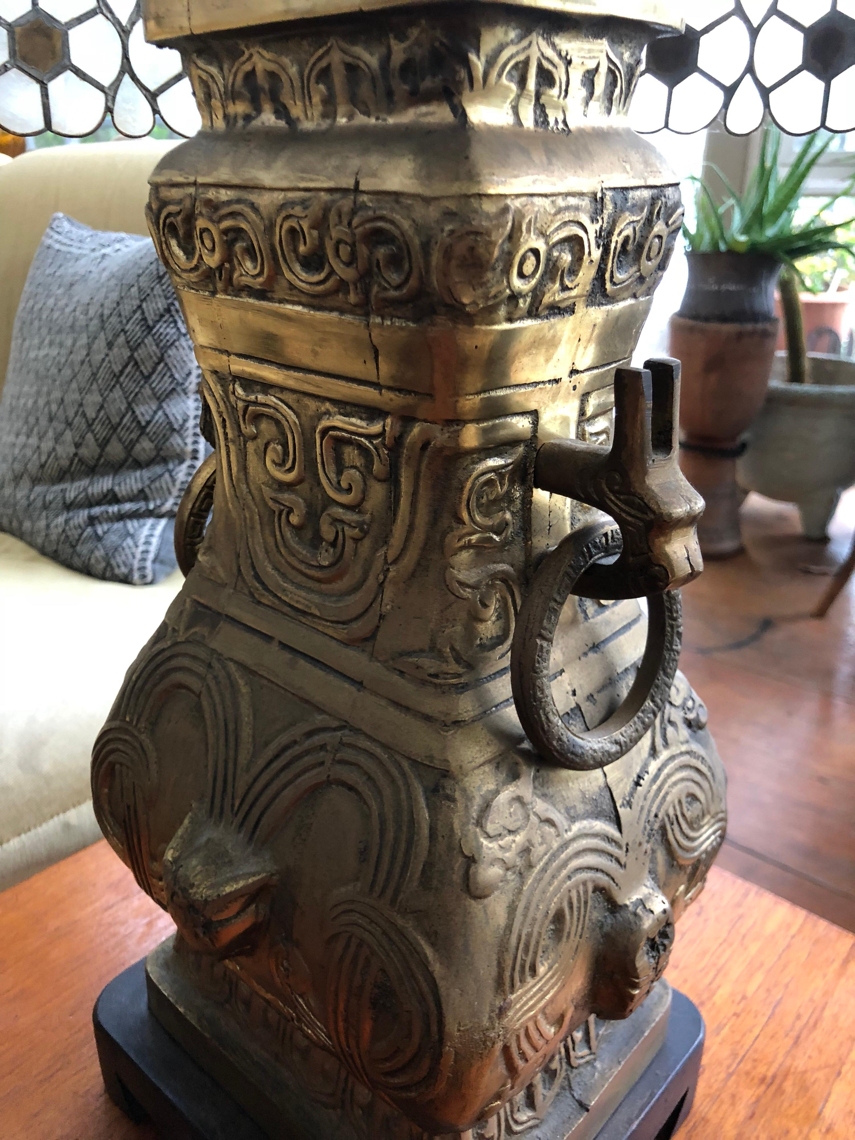 Vintage Mid-Century Modern Oriental Brass Table Lamp For Sale 3
