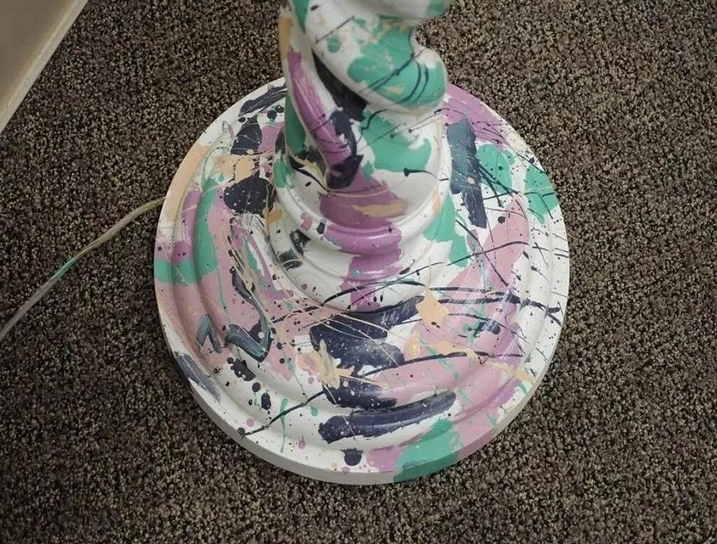Lámpara de pie Vintage Mid Century Modern Paint Splatter Pollock Style Spiral Wood en Bueno estado para la venta en Philadelphia, PA