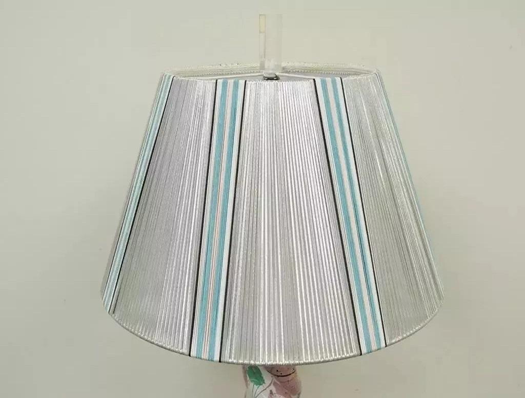 Lámpara de pie Vintage Mid Century Modern Paint Splatter Pollock Style Spiral Wood siglo XX en venta