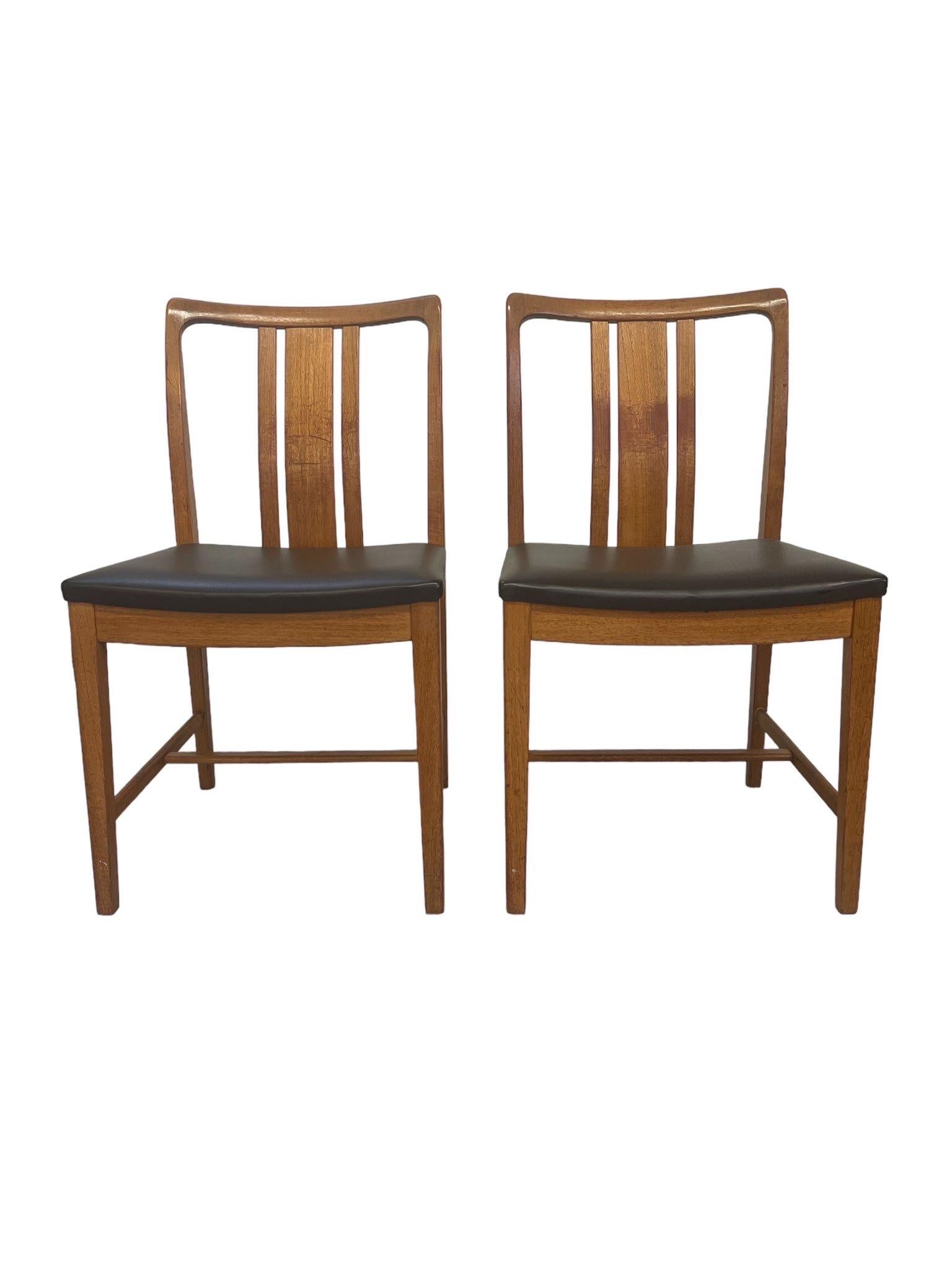 Mid-Century Modern Vintage Mid Century Modern Pair of Dining Chairs For Sale